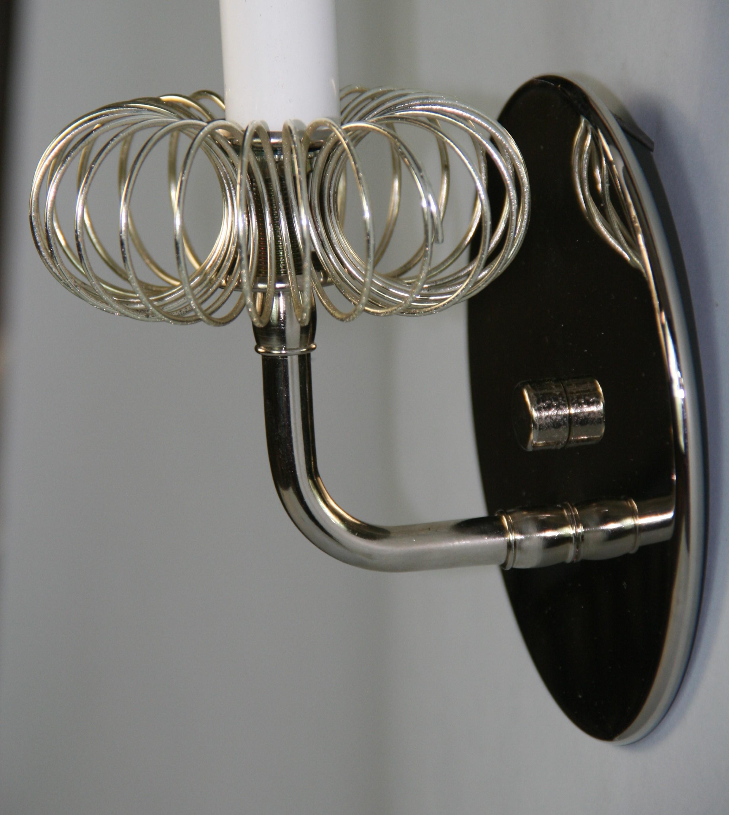 Coppia di lampade francesi in nichel a spirale Circa 1970 in vendita 1
