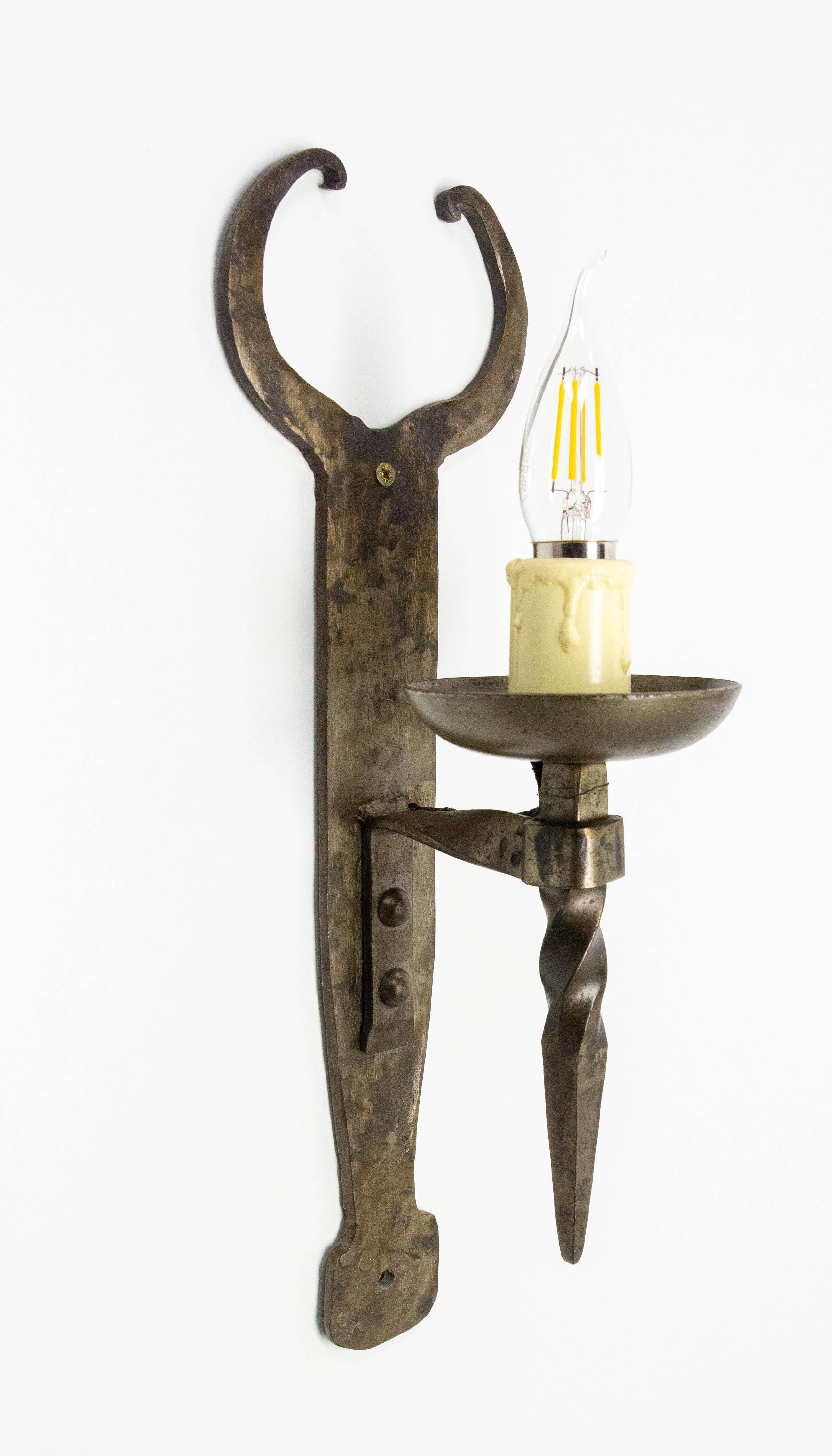 20ième siècle Paire d'appliques en fer forgé de style espagnol, 1960 en vente