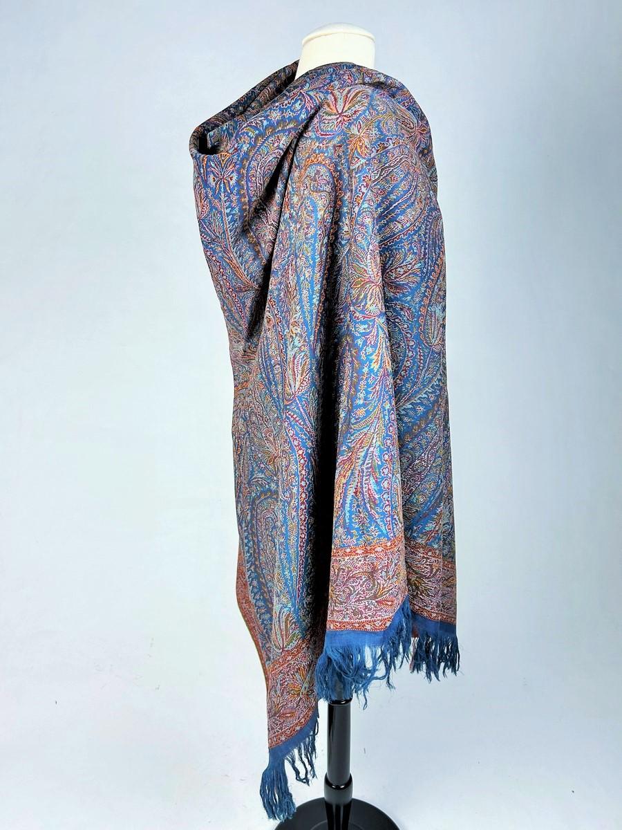 French paisley shawl with blue background decorated with Boteh - Lyon Circa 1850 6
