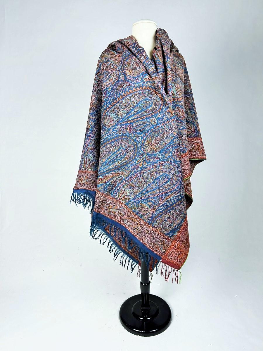 French paisley shawl with blue background decorated with Boteh - Lyon Circa 1850 7
