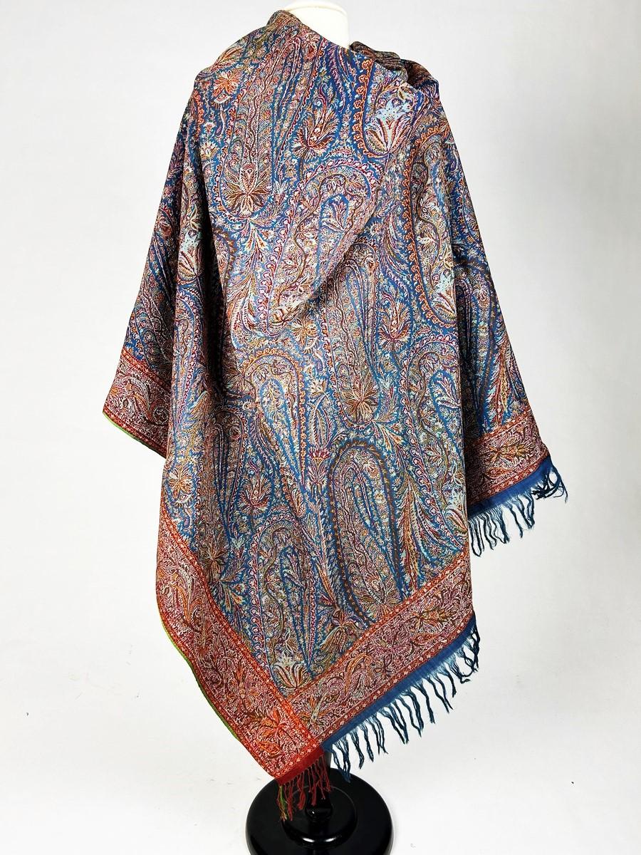 French paisley shawl with blue background decorated with Boteh - Lyon Circa 1850 4