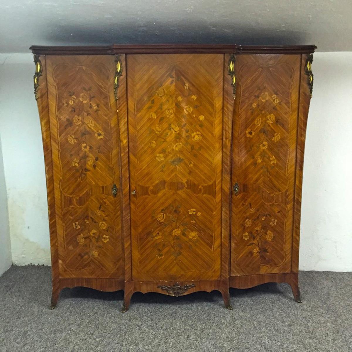 French Palisander Marquetry Armoire Louis XV Style For Sale 4