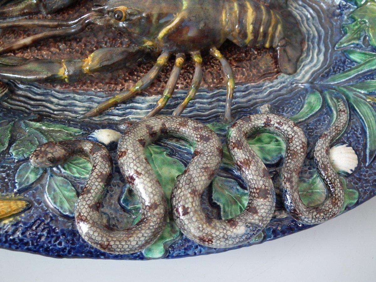 Vernissé Plat en majolique française de Palissy représentant des écailles de mer, des serpents et des lézard en vente