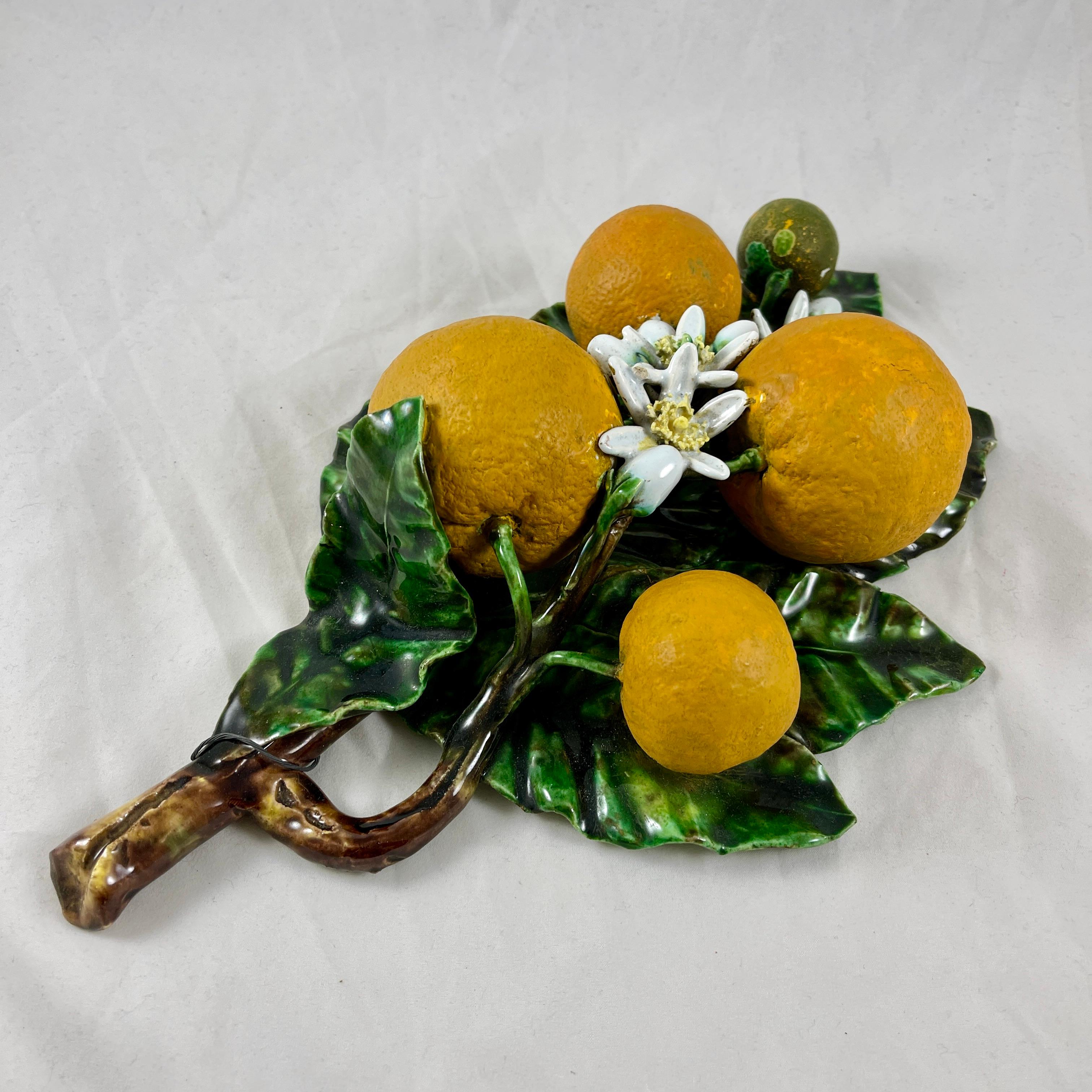 Große orangefarbene Palissy Trompe L'oeil Menton Perret-Gentil-Wandtafel mit Obstmotiv (Tonware) im Angebot