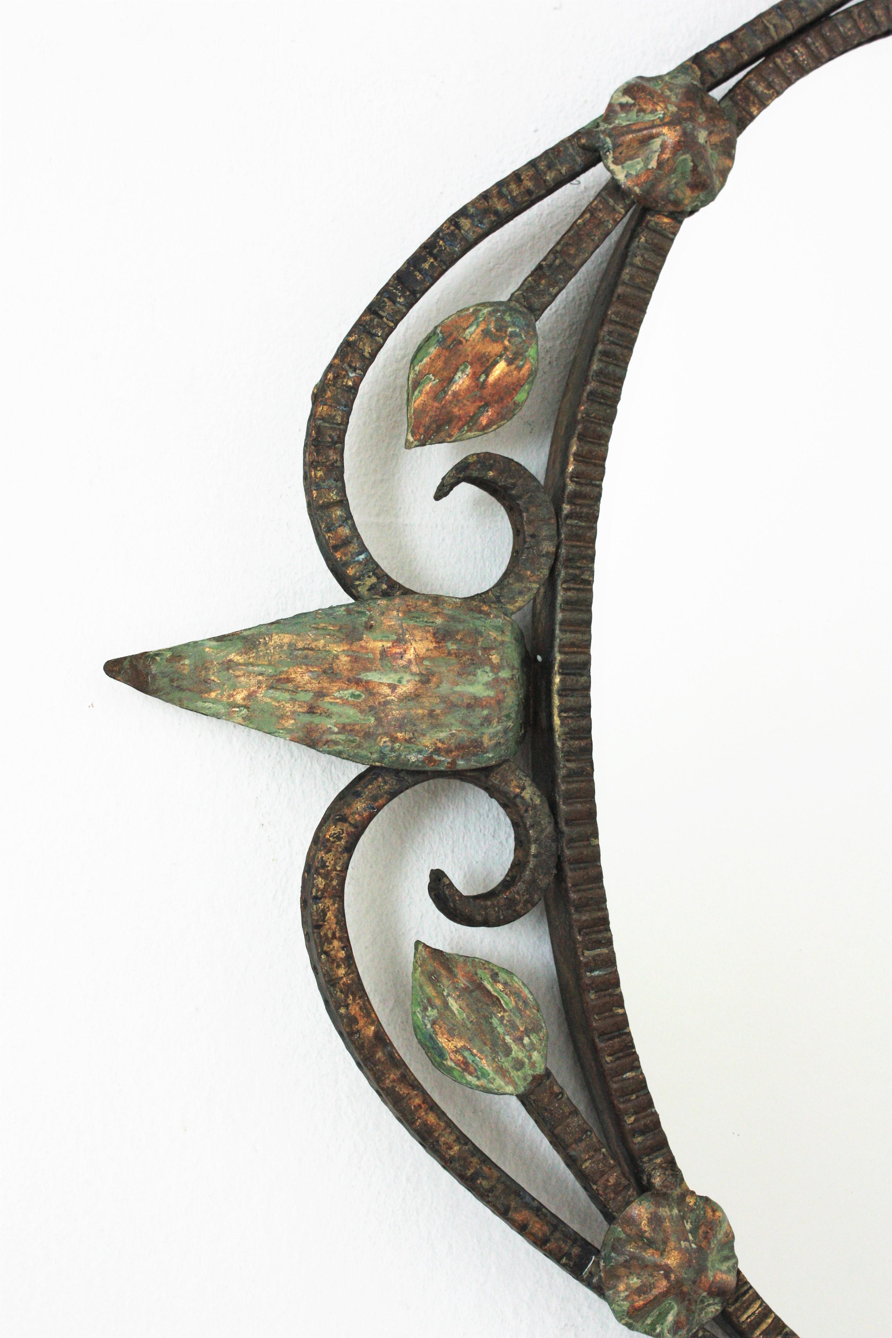 French Hand Forged Oval Wall Mirror, Gilt & Green Patina, 1940s In Good Condition For Sale In Barcelona, ES