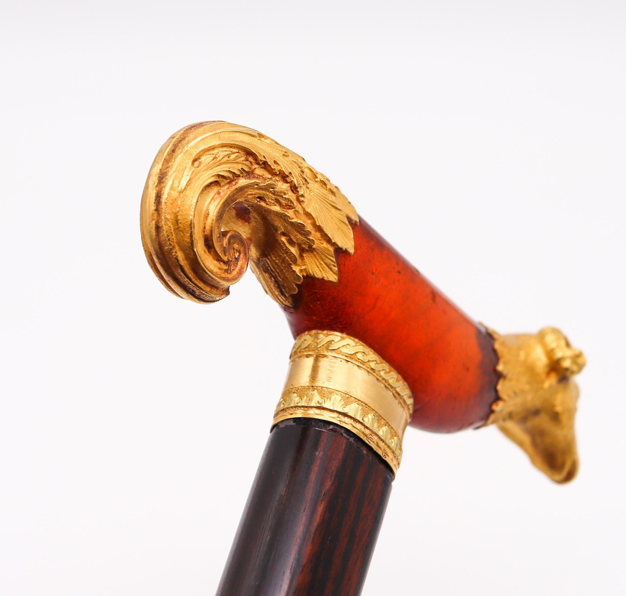 Neoklassischer Pariser Gehstock, 1880, 18 Karat Gold mit geschnitztem Bernstein und Makassar (Napoleon III.)