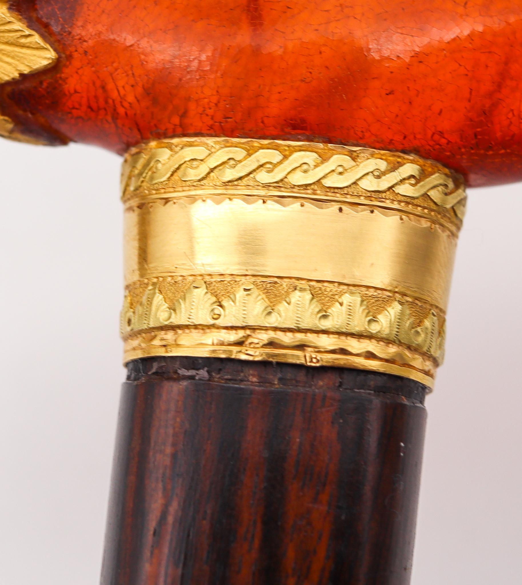 Neoklassischer Pariser Gehstock, 1880, 18 Karat Gold mit geschnitztem Bernstein und Makassar (Cabochon)