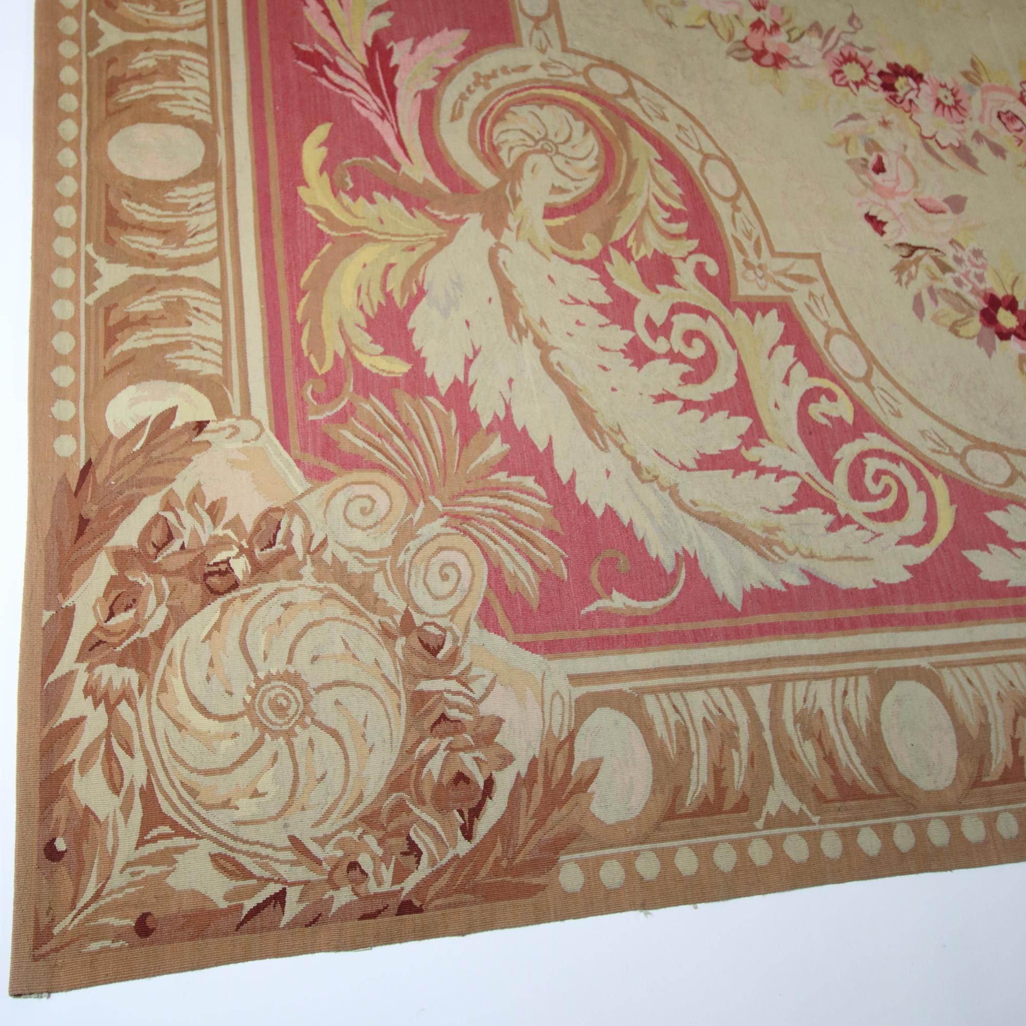 French/Paris Louis XVI Belle Epoque Floral Aubusson Carpet, circa 1900 In Good Condition For Sale In Berlin, DE