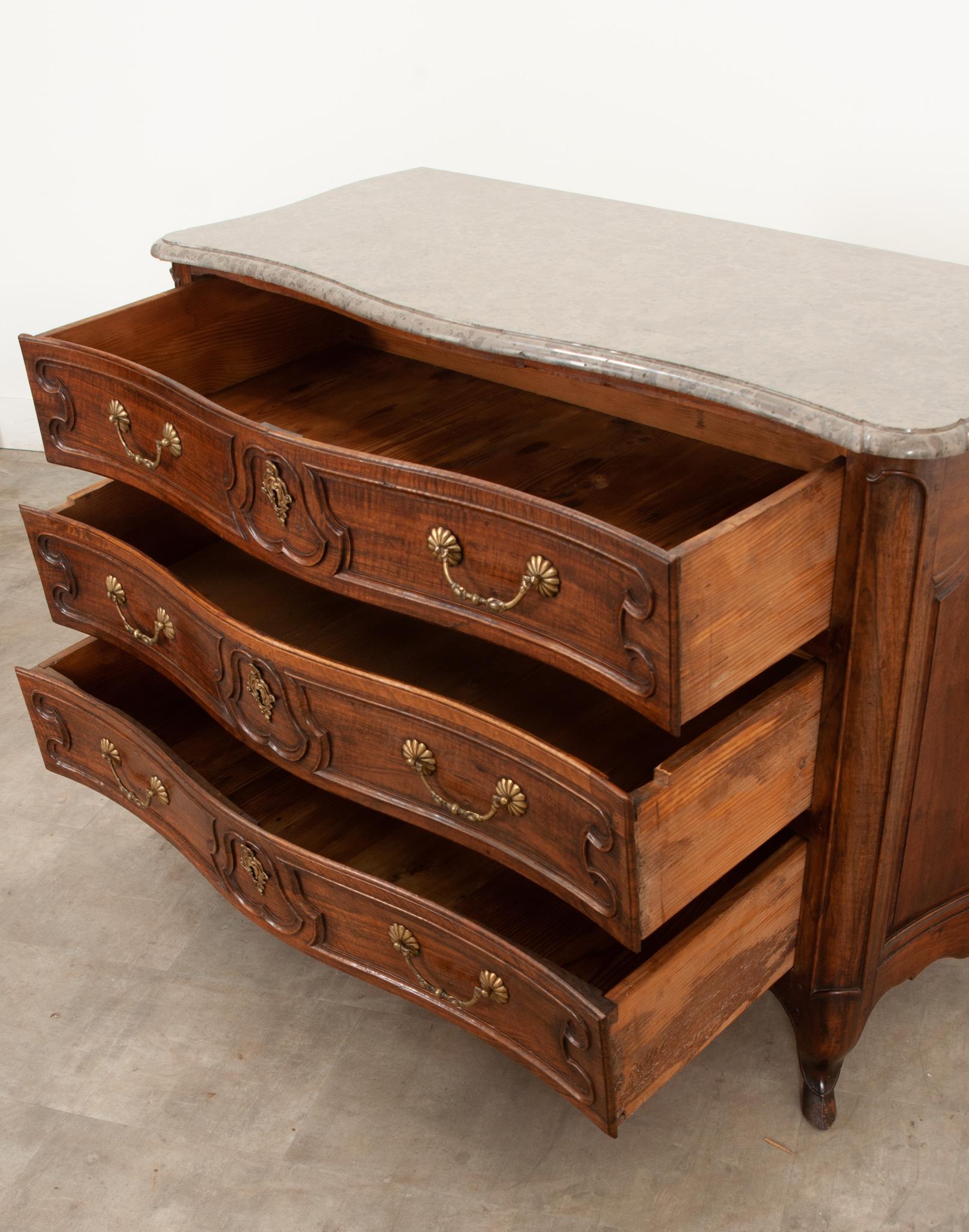 French Parisian 18th Century Rosewood Commode For Sale 5