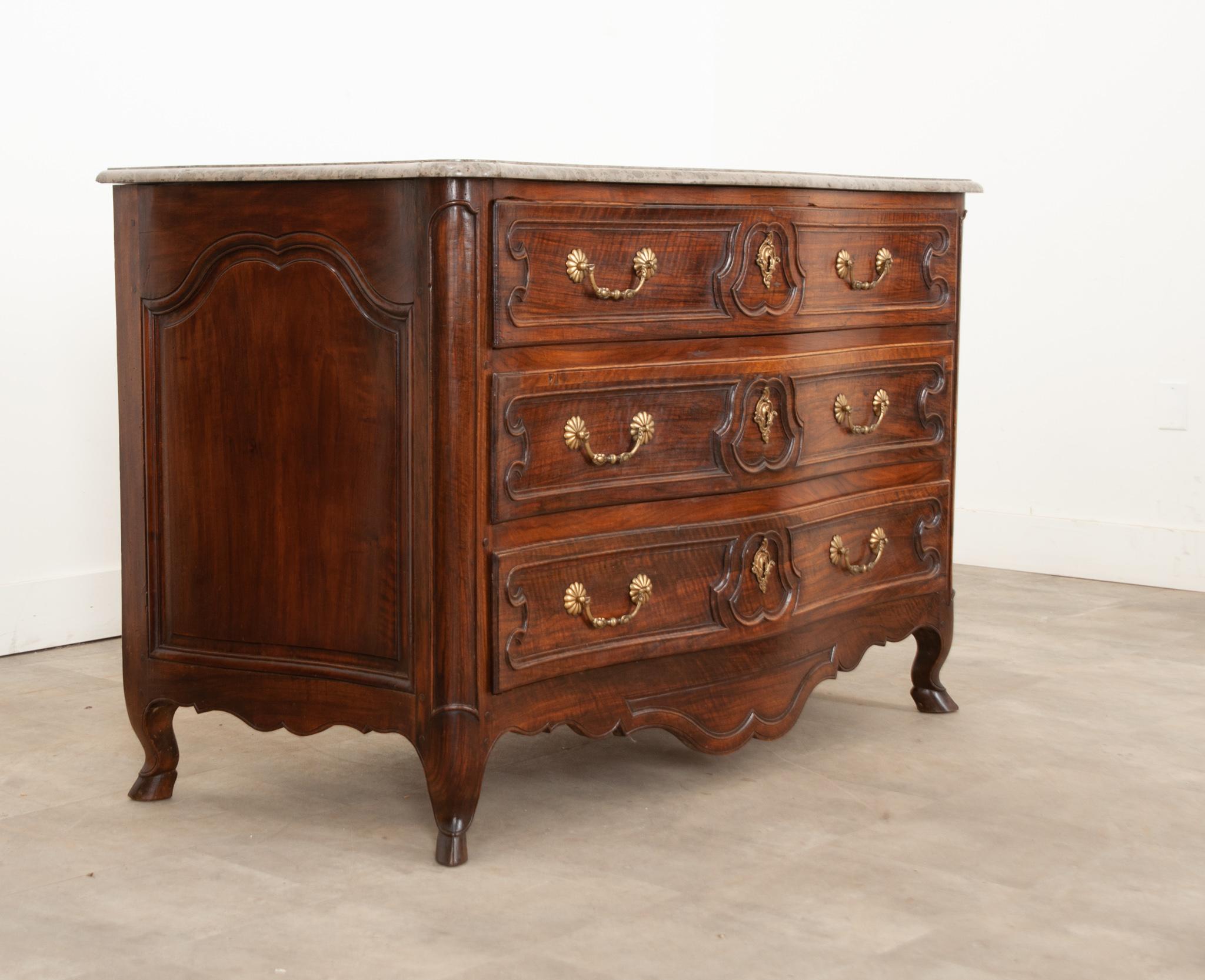French Parisian 18th Century Rosewood Commode For Sale 2