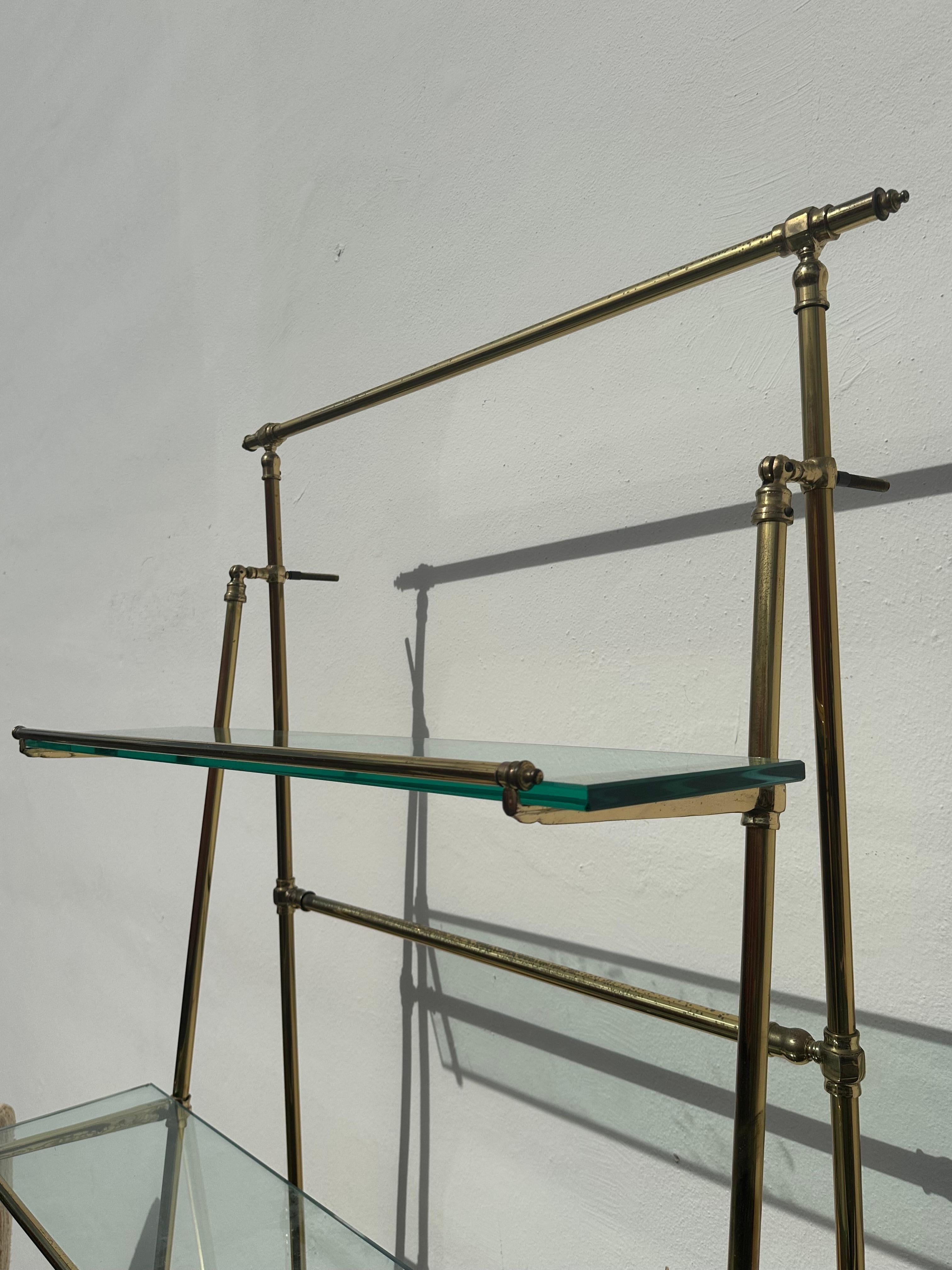 Espositore per liquori parigino da bar o bistrot in ottone, vetro, legno, scaffale in vendita 5
