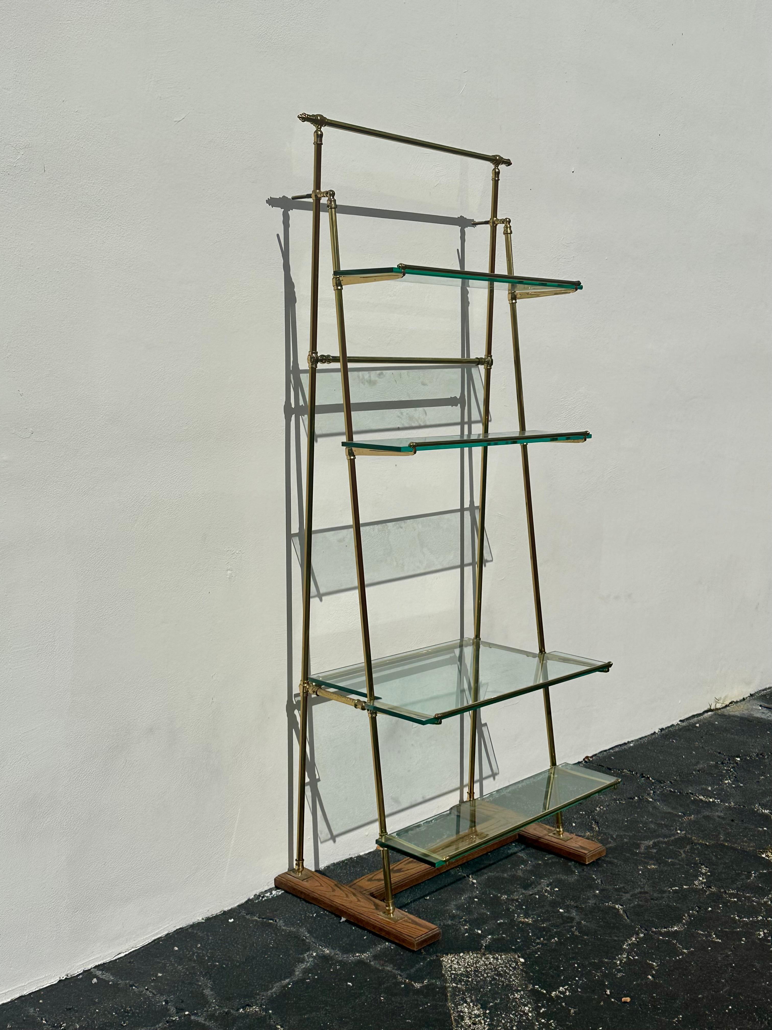 Ottone Espositore per liquori parigino da bar o bistrot in ottone, vetro, legno, scaffale in vendita