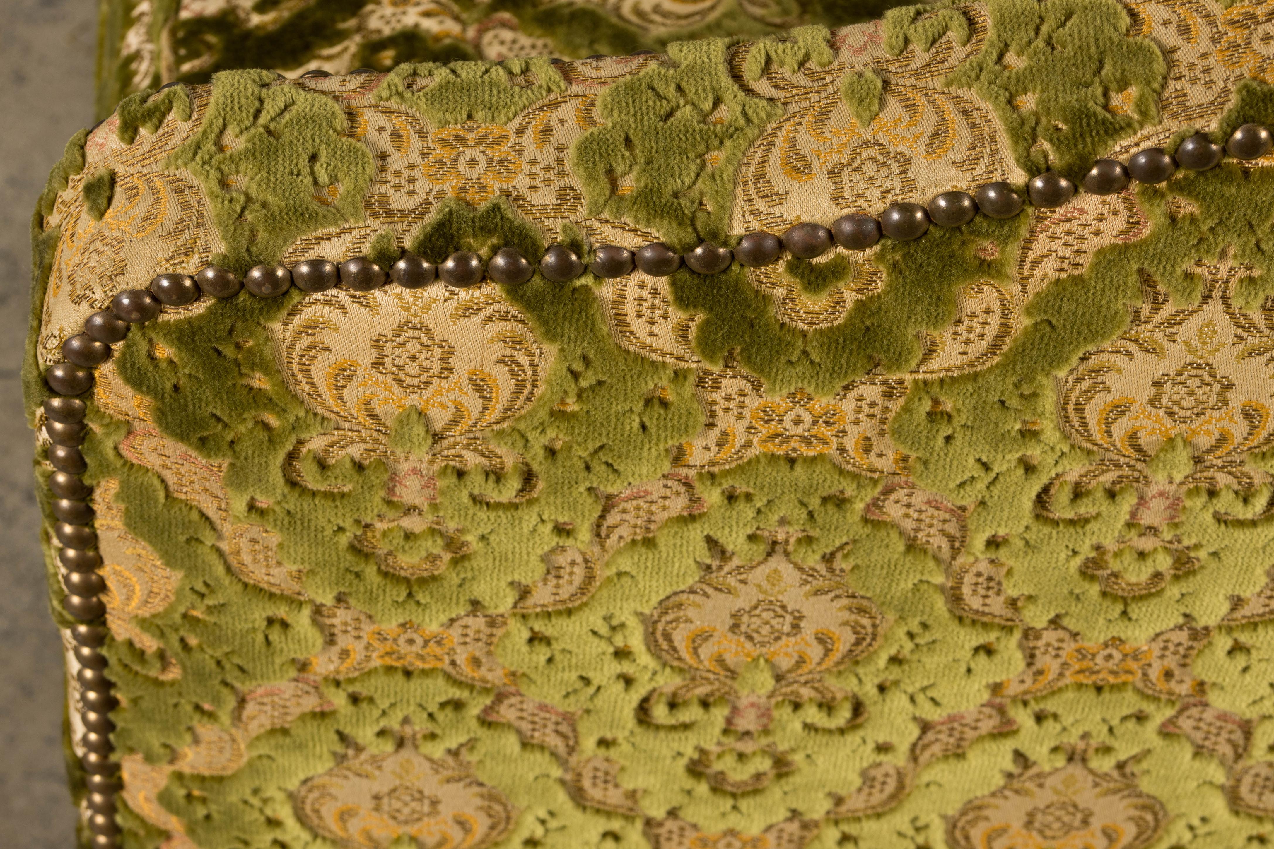 Sofá-cama francés estilo Luis XV parisino en damasco de terciopelo verde en venta 11