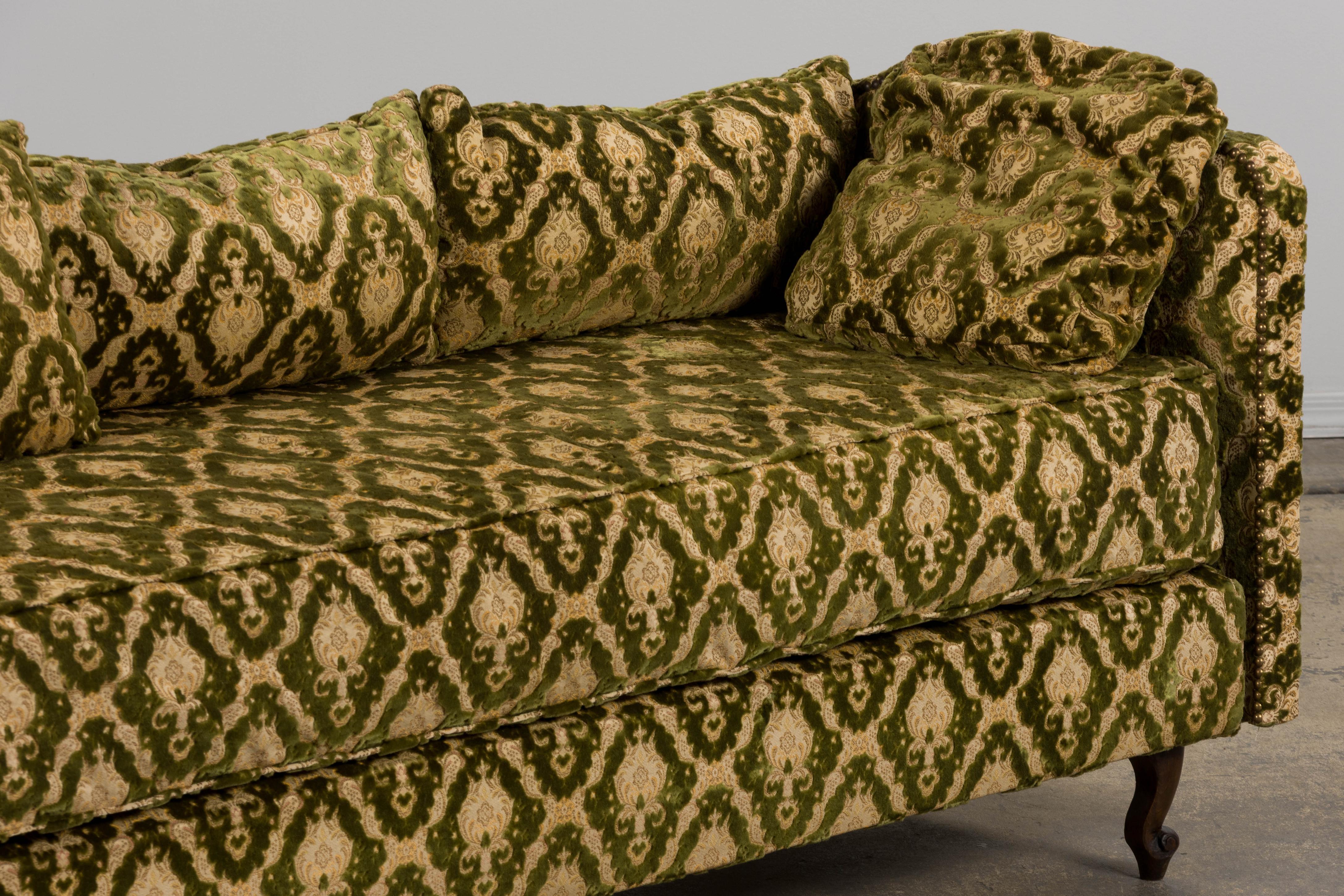 Sofá-cama francés estilo Luis XV parisino en damasco de terciopelo verde Francés en venta