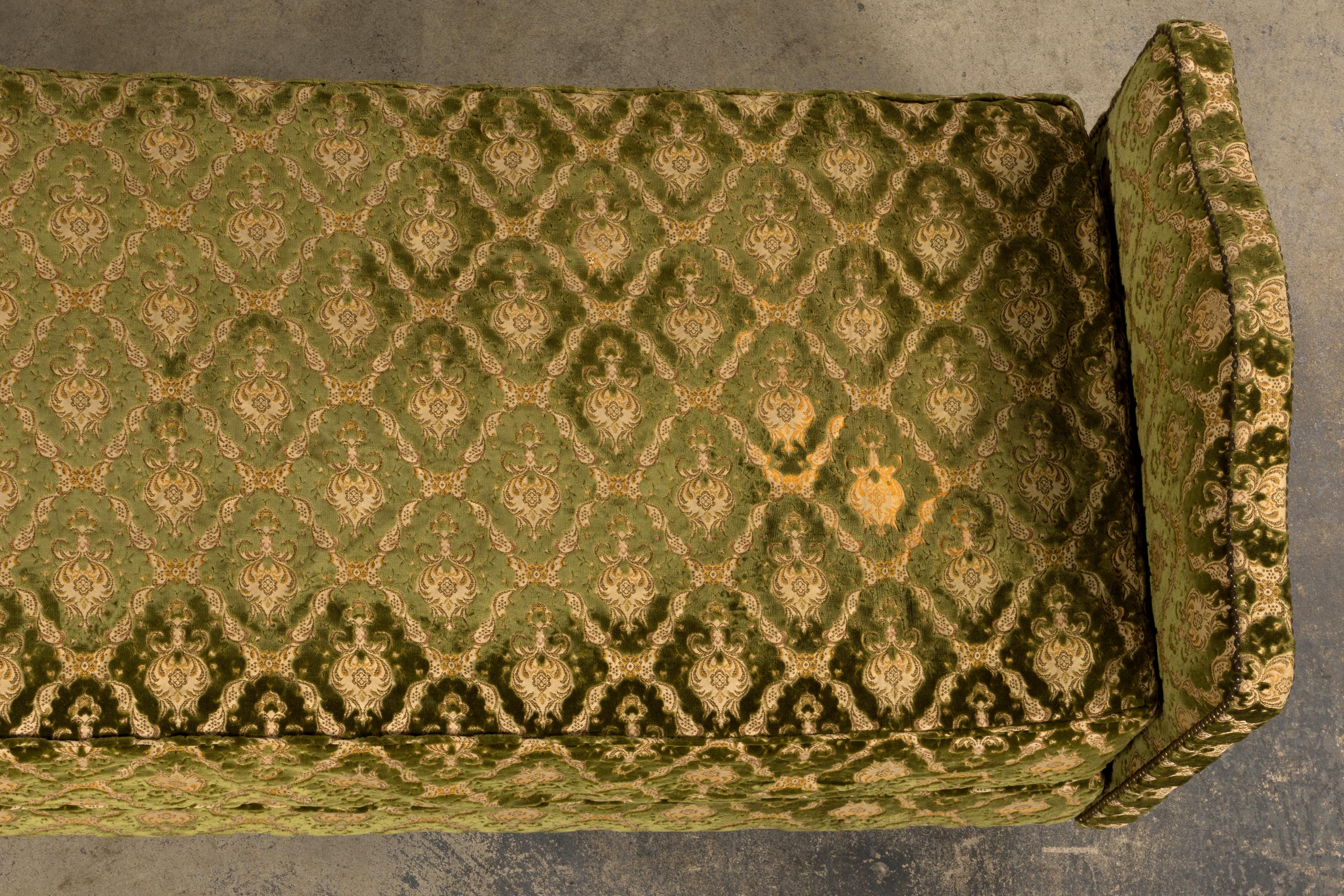 Sofá-cama francés estilo Luis XV parisino en damasco de terciopelo verde siglo XX en venta