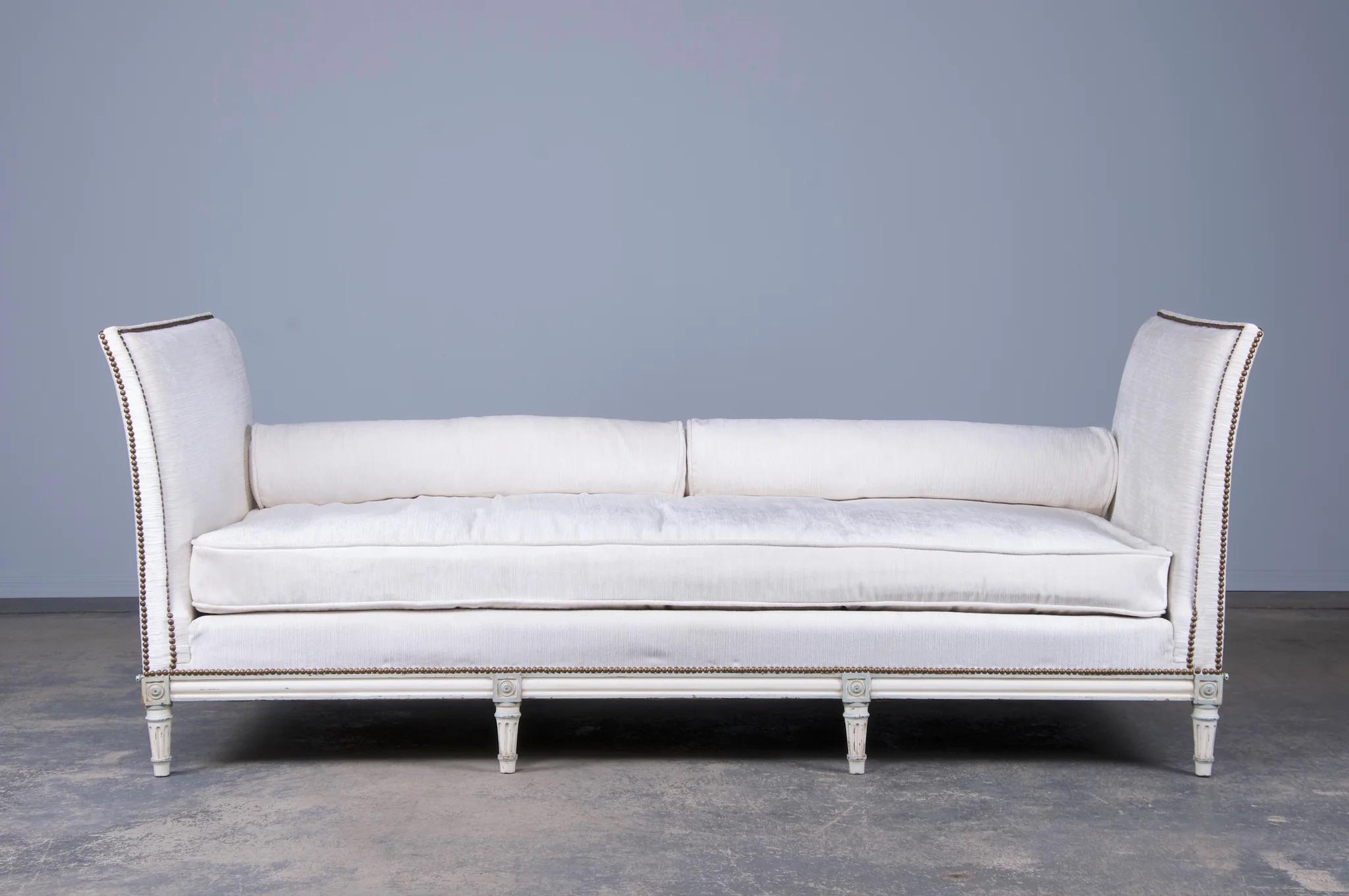 Französische Pariser Maison Gouffé Louis XVI Stil gemalt Daybed W / Weiß Chenille im Angebot 6