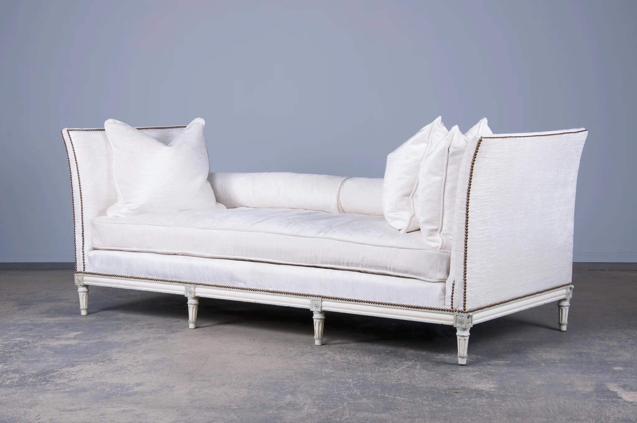 Französische Pariser Maison Gouffé Louis XVI Stil gemalt Daybed W / Weiß Chenille im Angebot 3