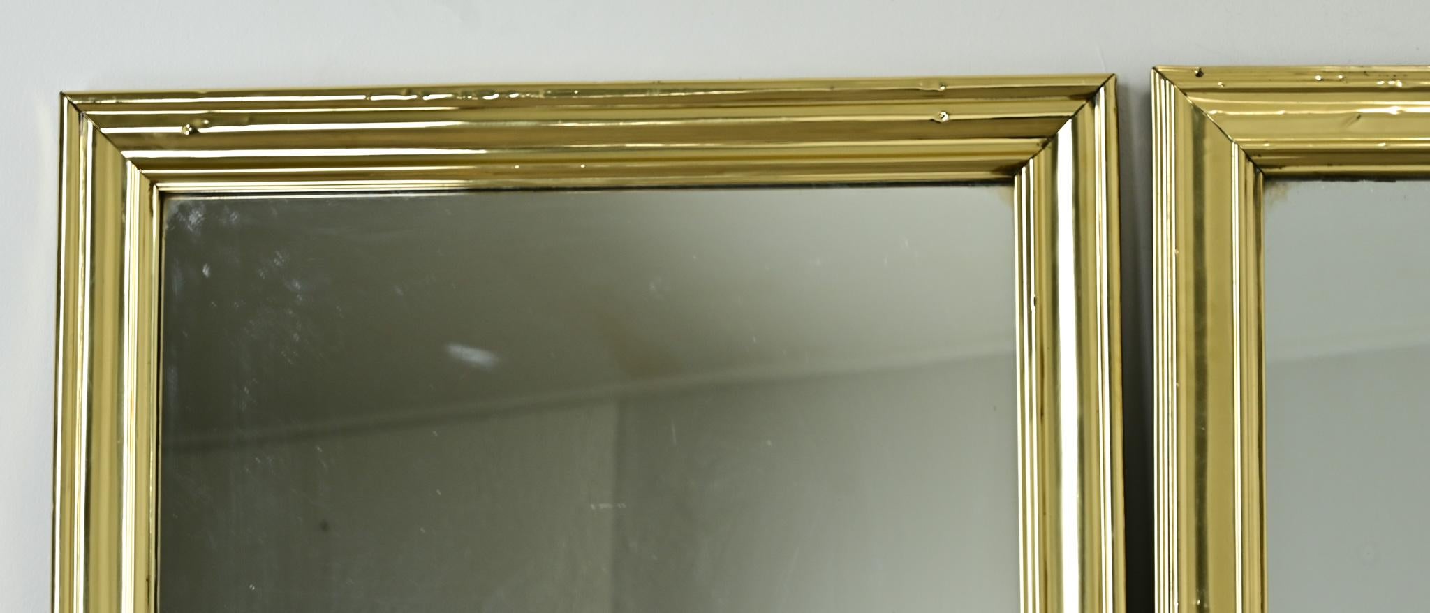 Coppia di specchi da bistrot parigini in ottone in vendita 1