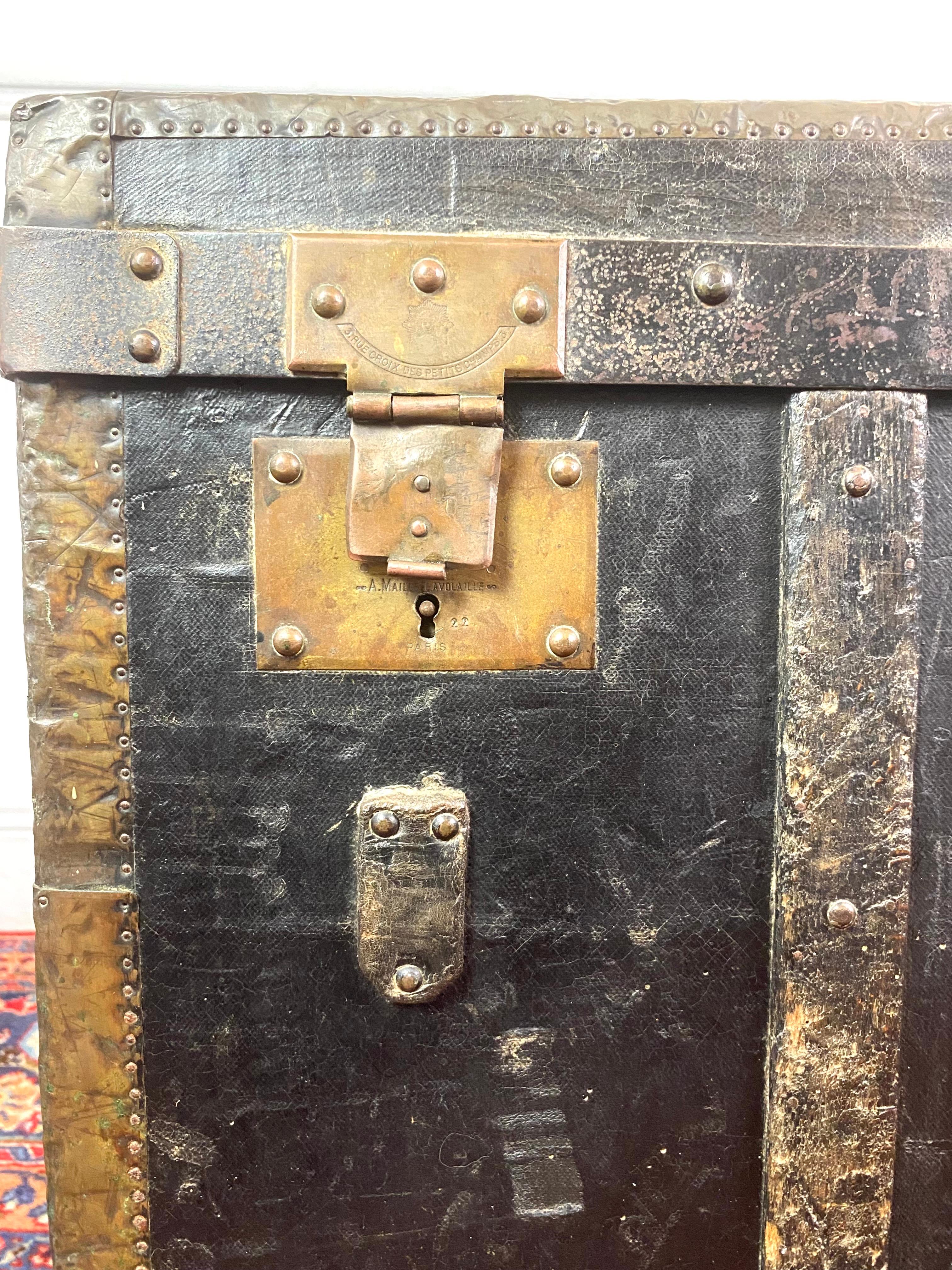Malle de voyage Parisienne en bois noir et laiton - 19ème Paris France en vente 2