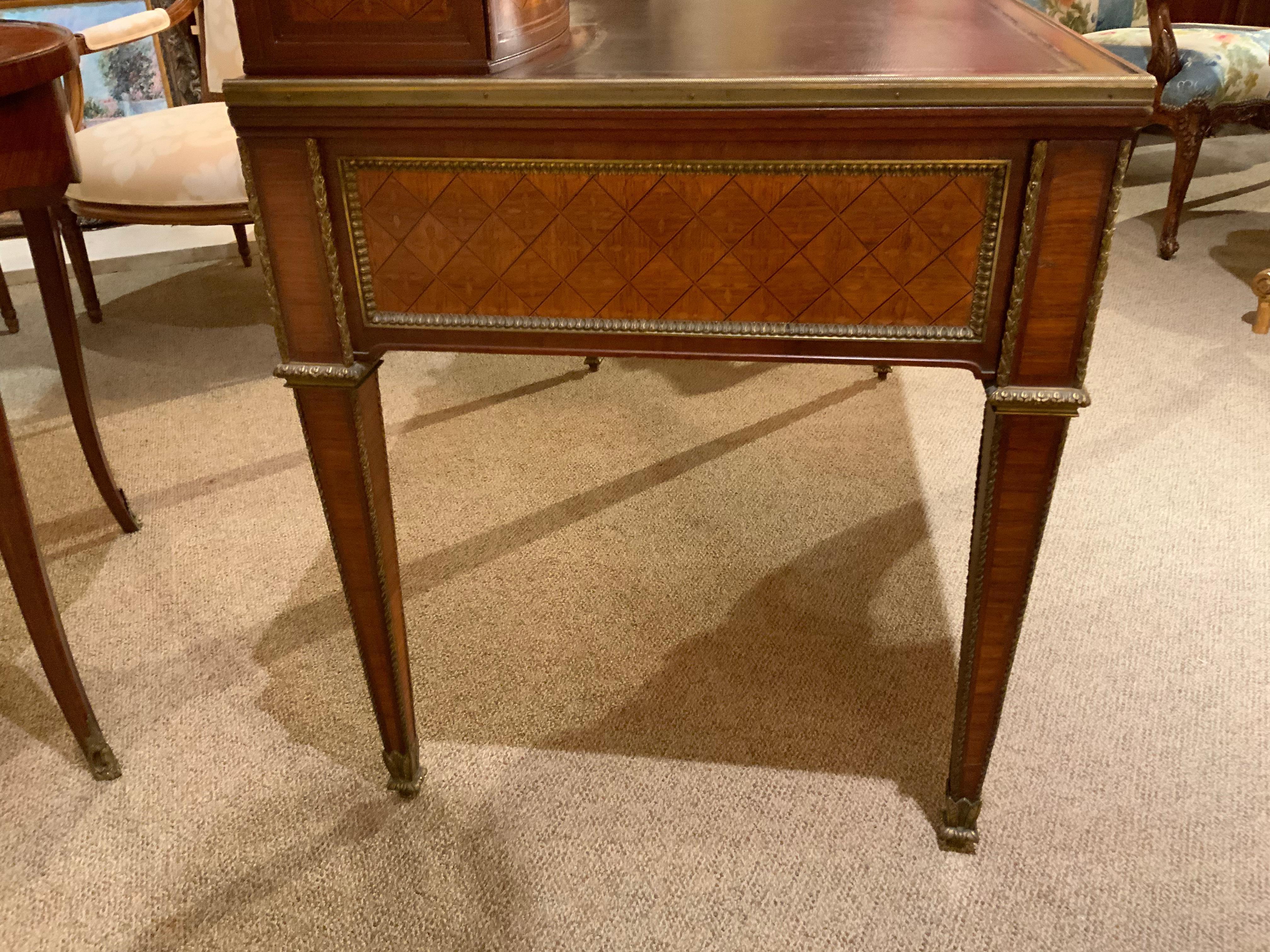 French Parquetry Inlaid Desk with Leather Top and Inset Clock In Good Condition In Houston, TX