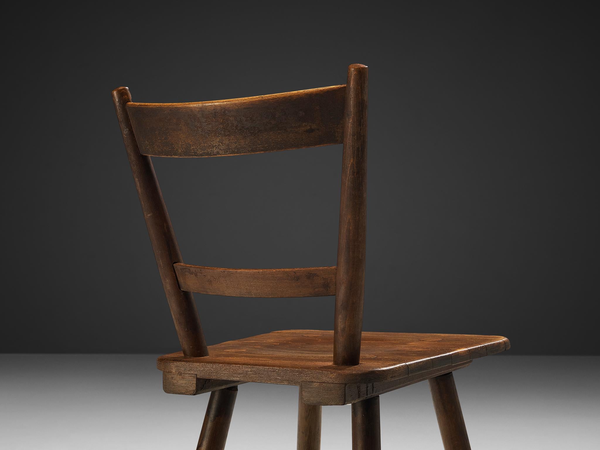 Französischer Pastoral-Esszimmerstuhl aus gebeiztem Holz (Mitte des 20. Jahrhunderts) im Angebot