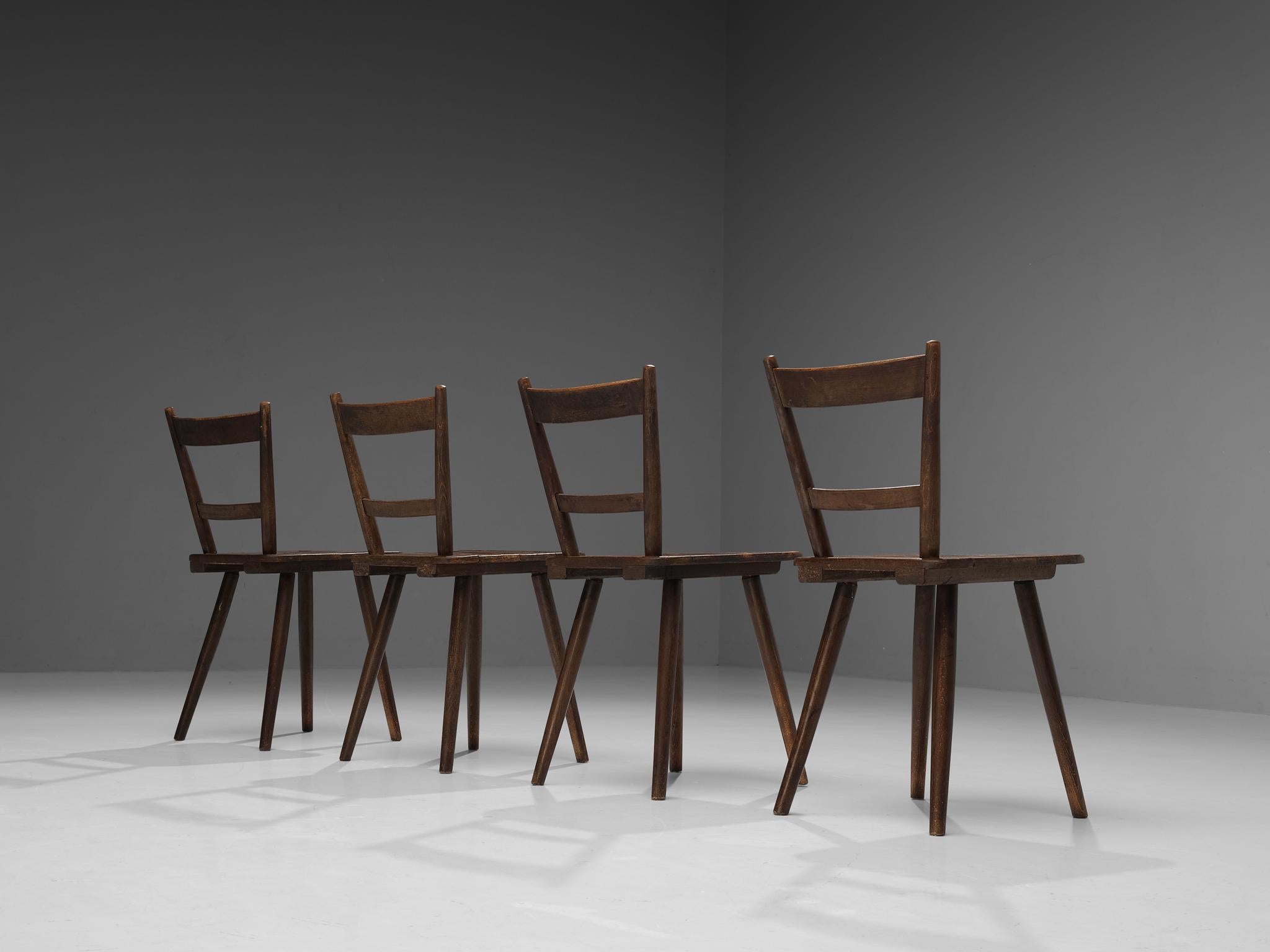 Mid-Century moderno Sedie da pranzo pastorali francesi in Wood tinto in vendita