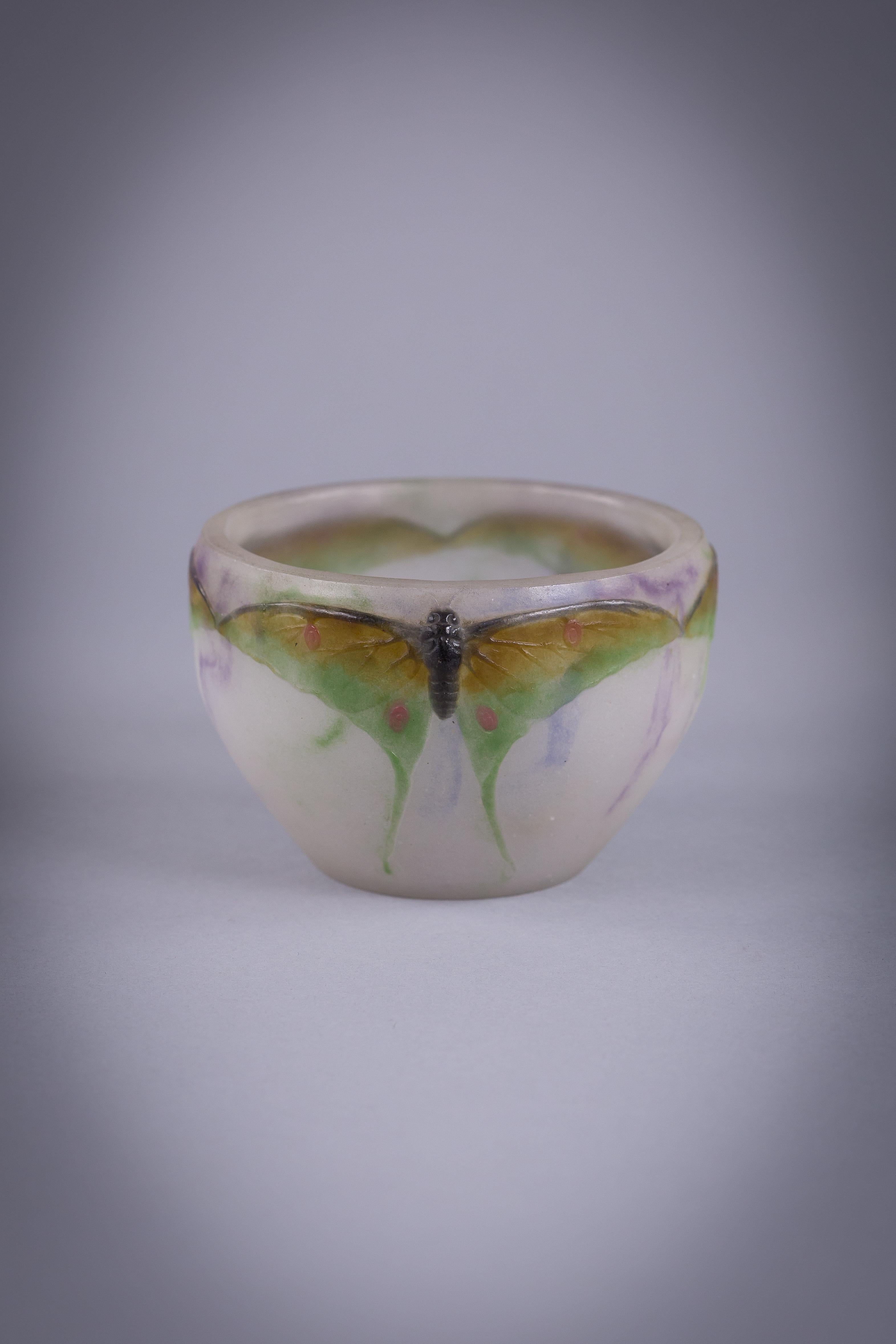 Firma stampata di G. Argy Rousseau. 

Letteratura: Janine Bloch-Dermant, G. Argy-Rousseau Glassware as Art, p. 178