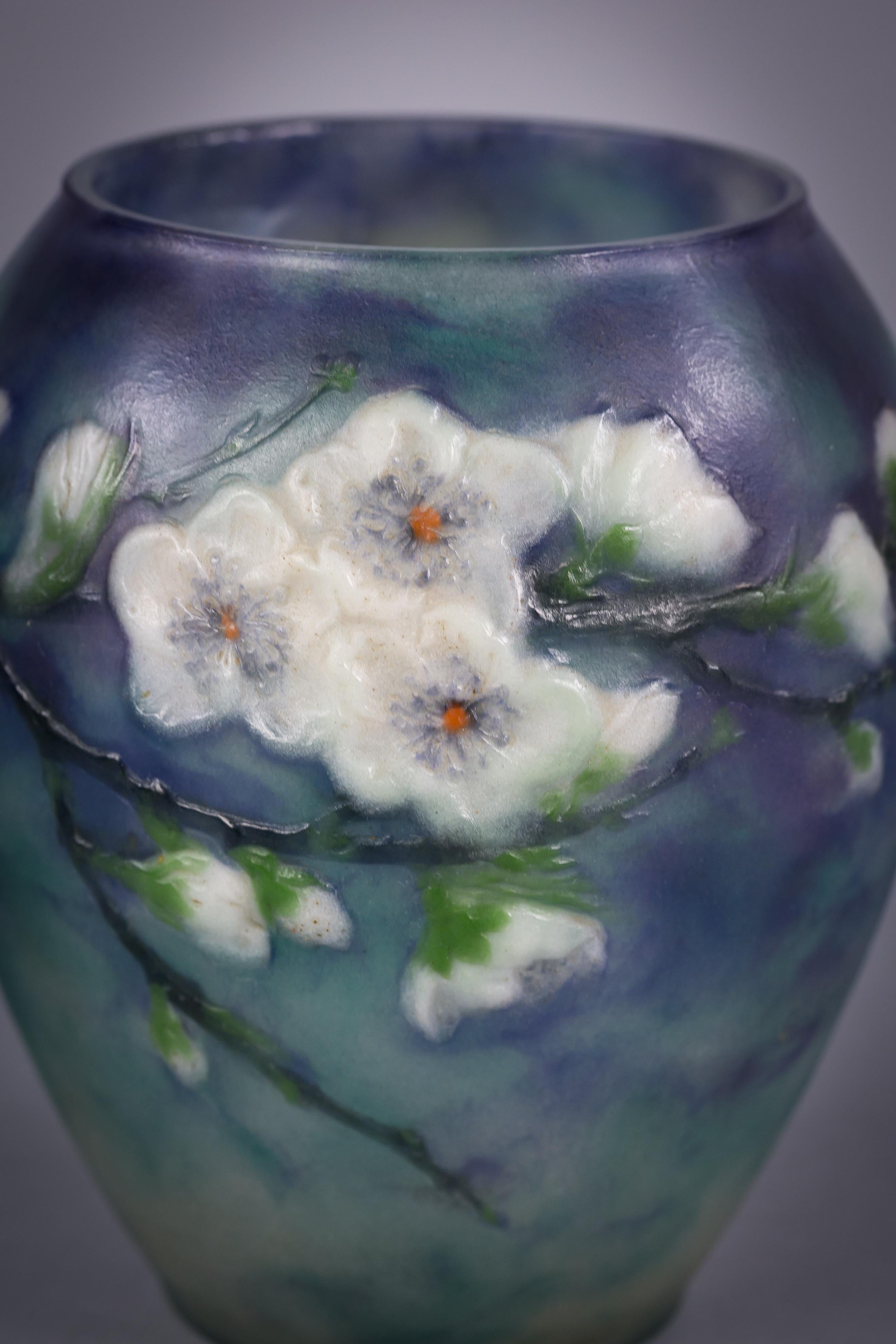 Vaso in vetro francese Pate-de-Verre, Argy Rousseau, 1920 circa In condizioni ottime in vendita a New York, NY