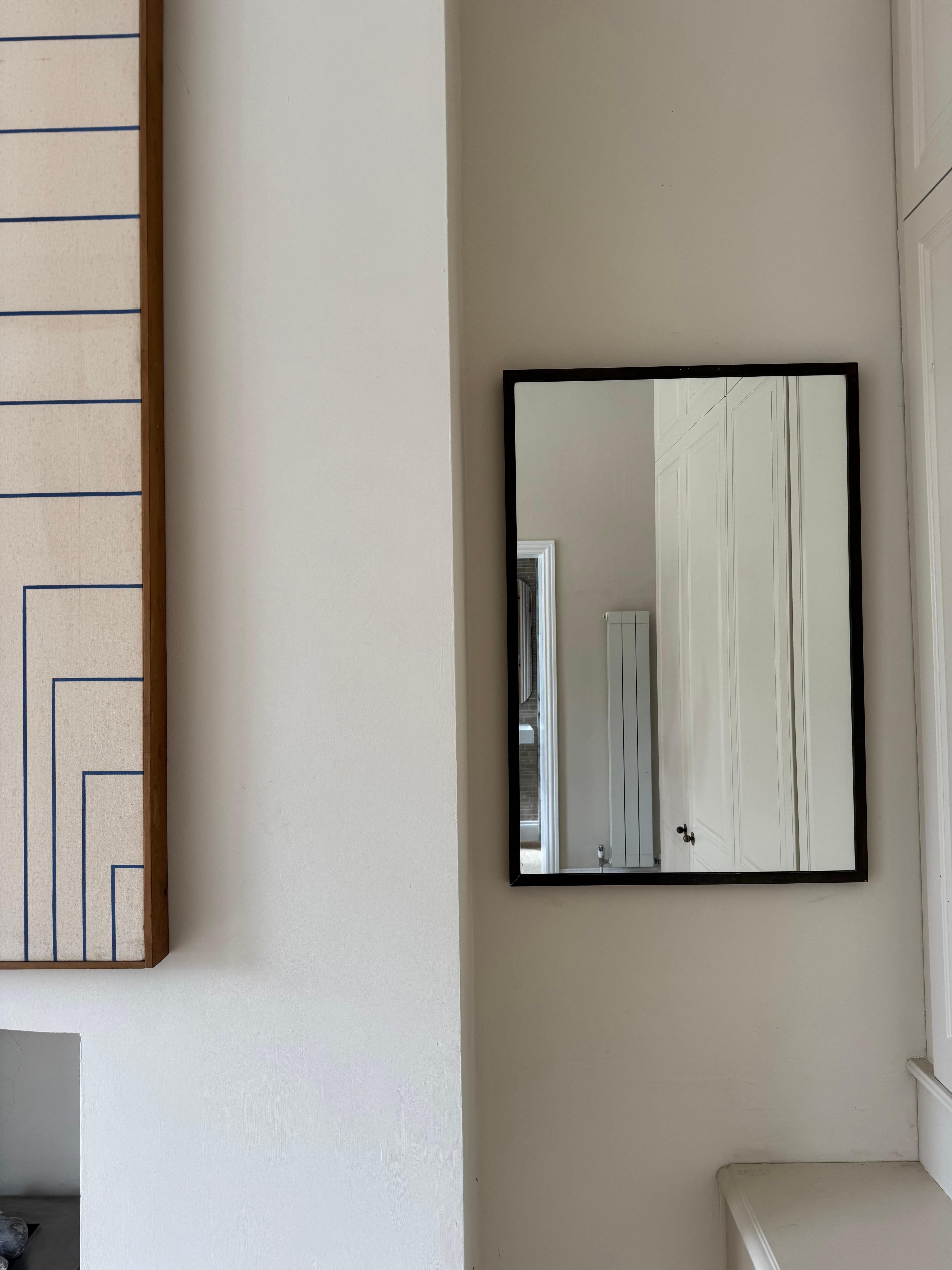 Mid-Century Modern Miroir français en laiton patiné encadré C.I.C. en vente