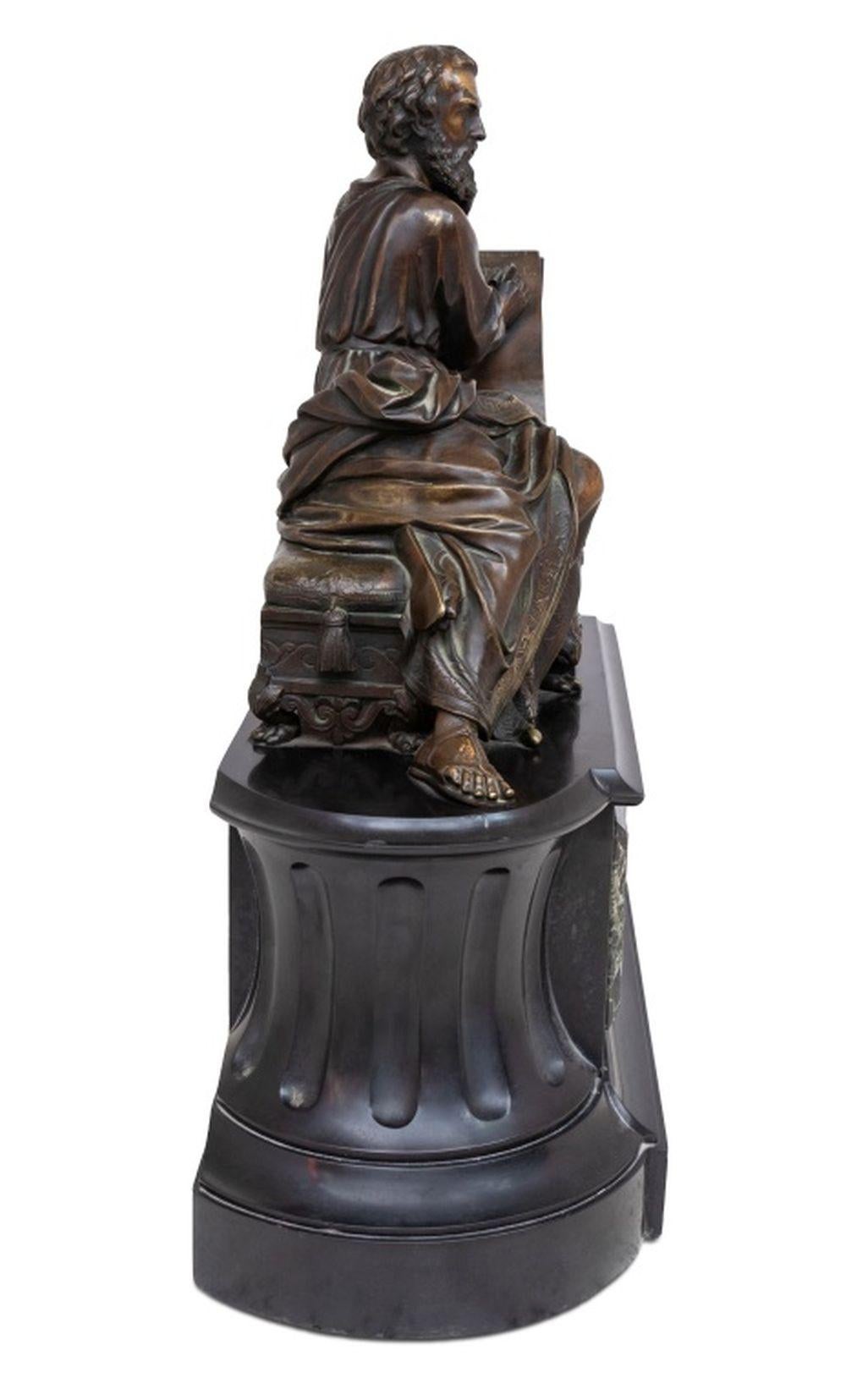 Französische Figuraluhr aus patinierter Bronze und Marmor (Patiniert) im Angebot