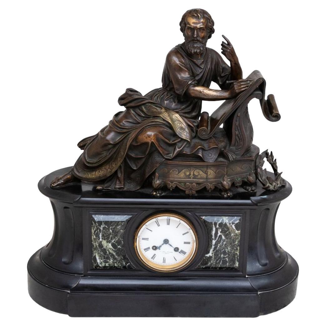 Französische Figuraluhr aus patinierter Bronze und Marmor im Angebot