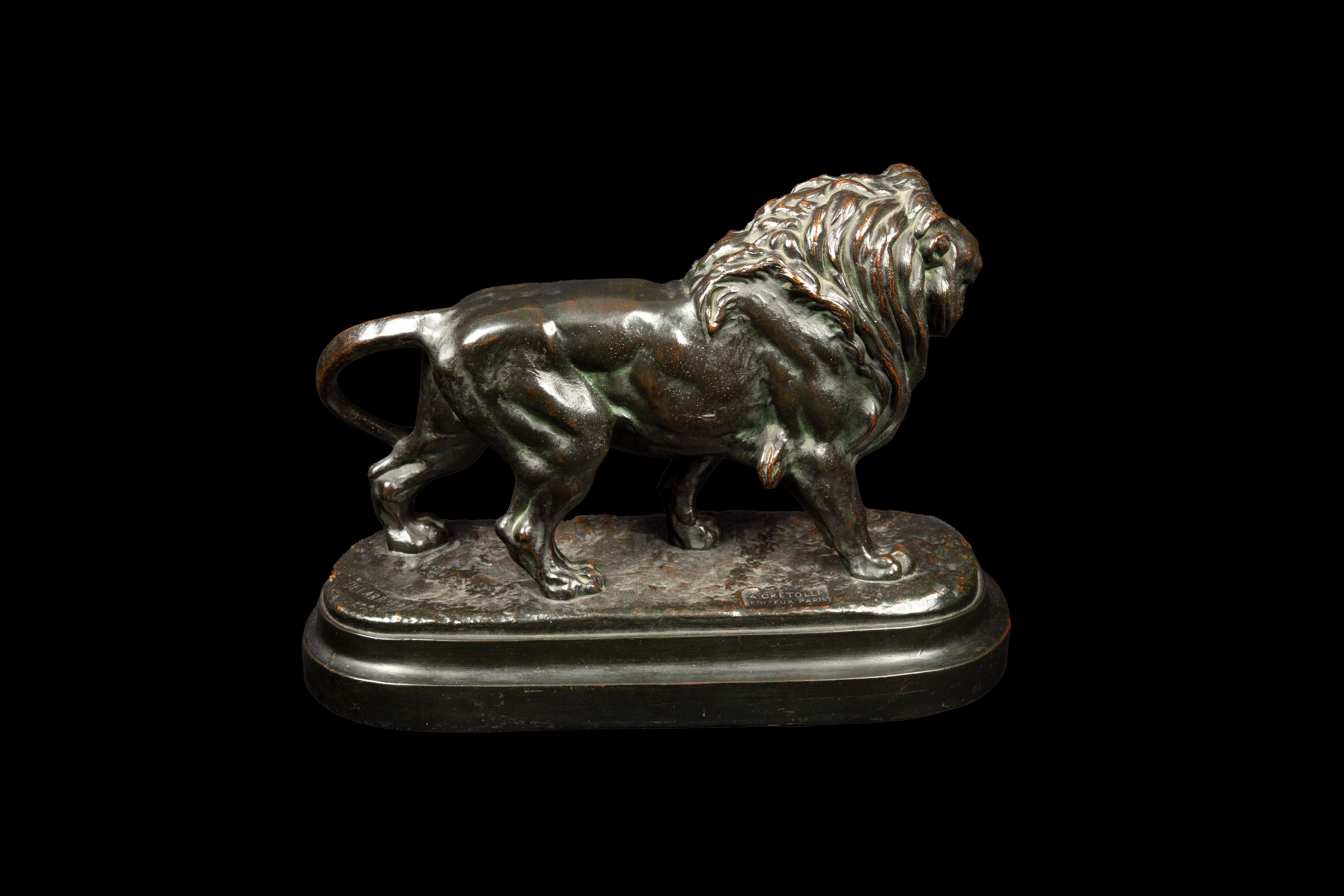 XIXe siècle Lion français en bronze patiné du 19ème siècle, signé Delabriere