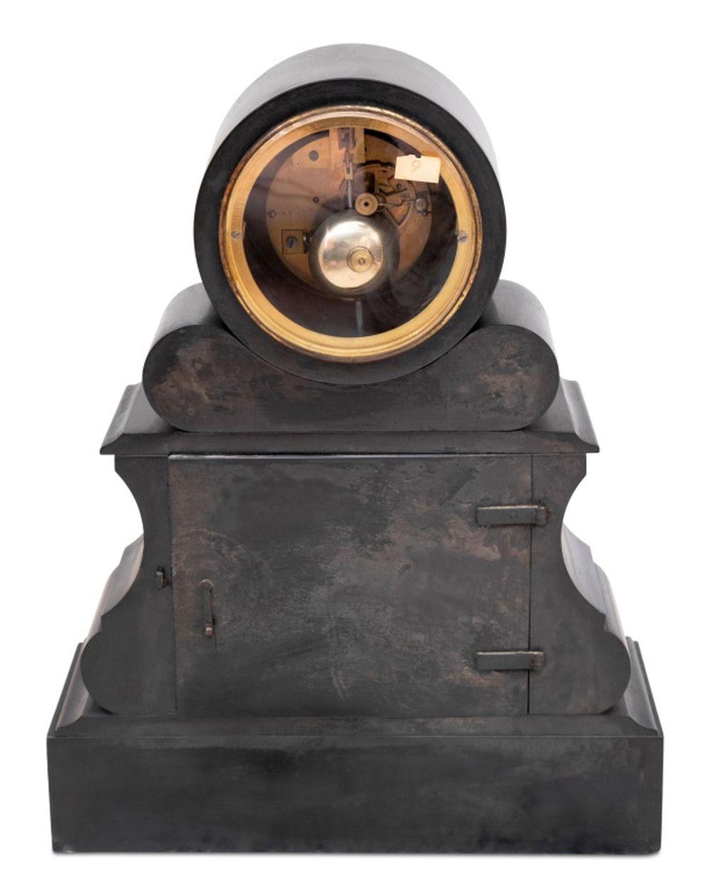 Incrusté Horloge de cheminée en marbre patiné et ardoise en vente