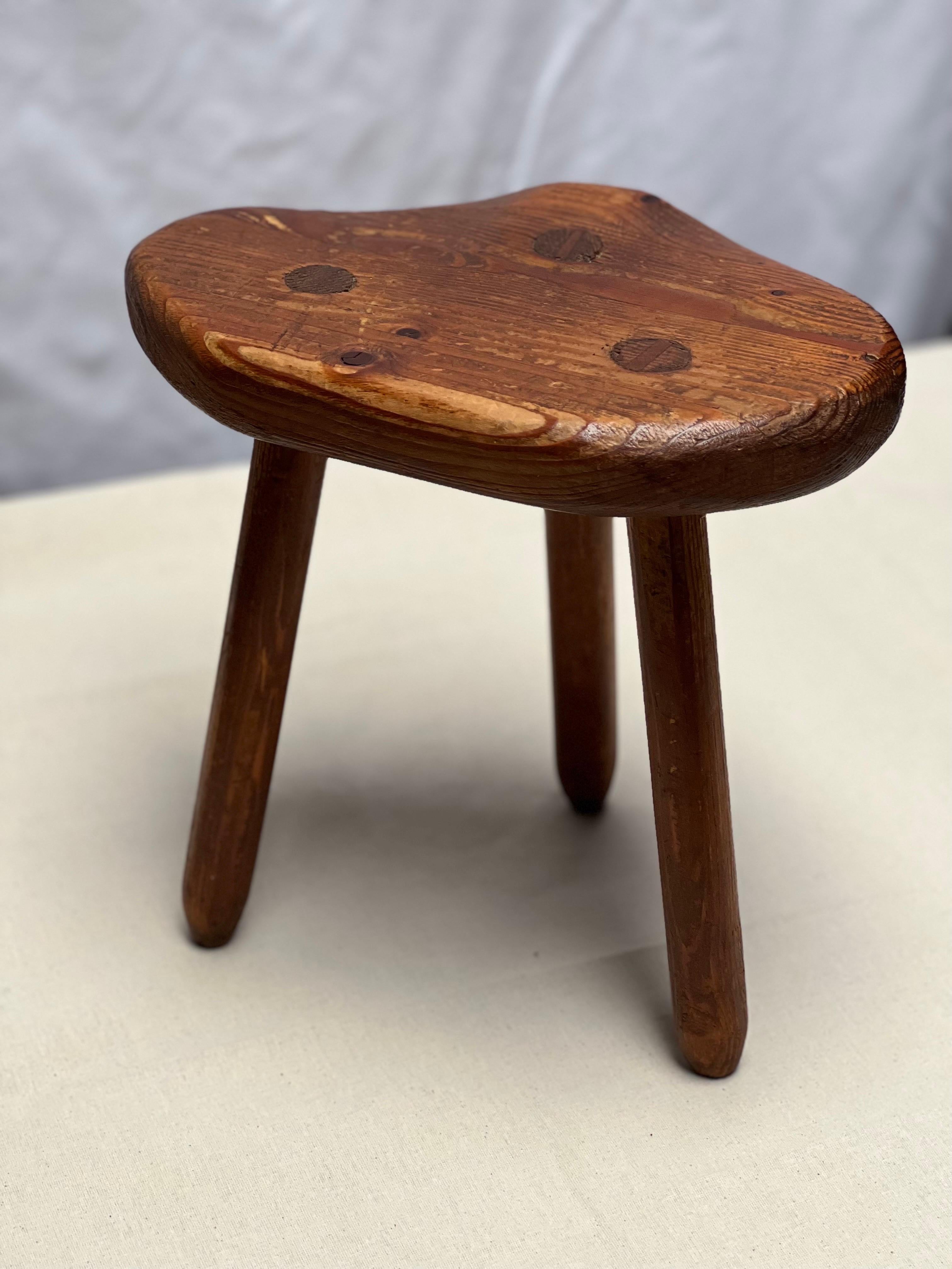 French Patinated  Pine Milking Stool circa 1940 Brutalist Decorative elements 2