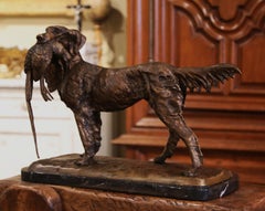 Sculpture française ancienne représentant un chien de chasse et un faisan sur socle en marbre signée PJ Mene
