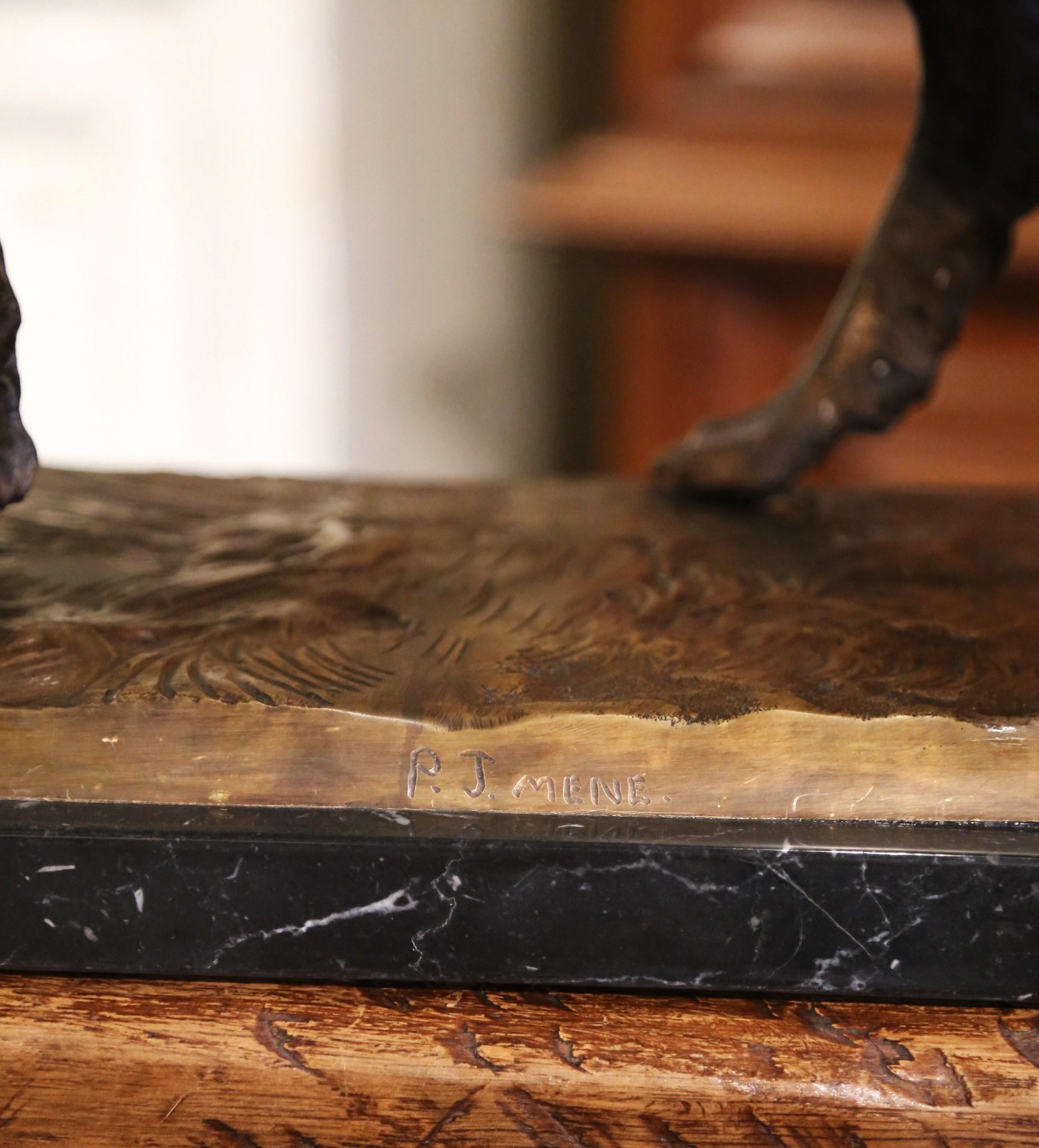 Escultura francesa vintage de perro de caza y faisán sobre base de mármol Firmada PJ Mene Hecho a mano en venta