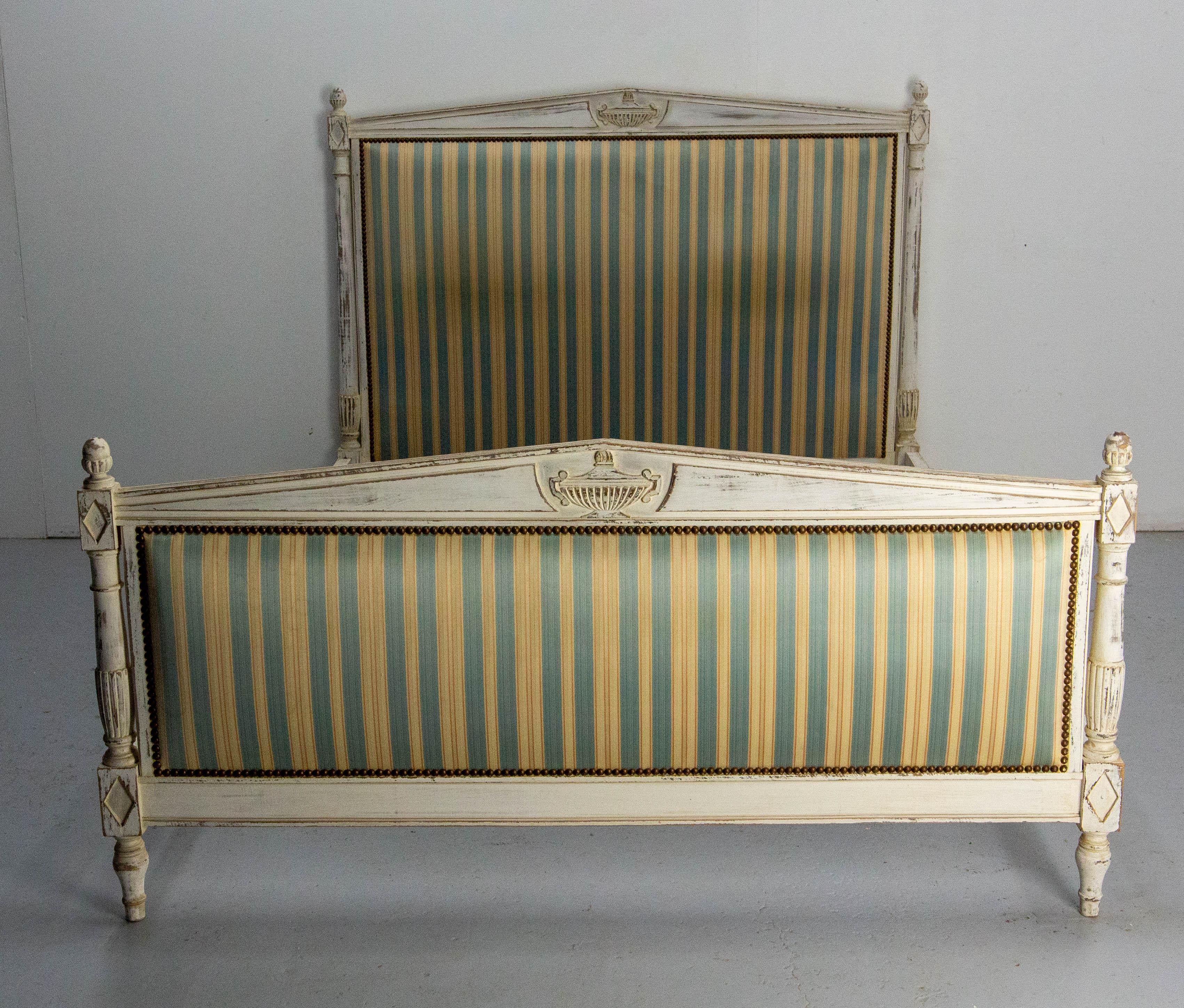 French Patinated Wood Bed Full Size or Double Bed Louis XVI Style, circa 1900 In Good Condition For Sale In Labrit, Landes