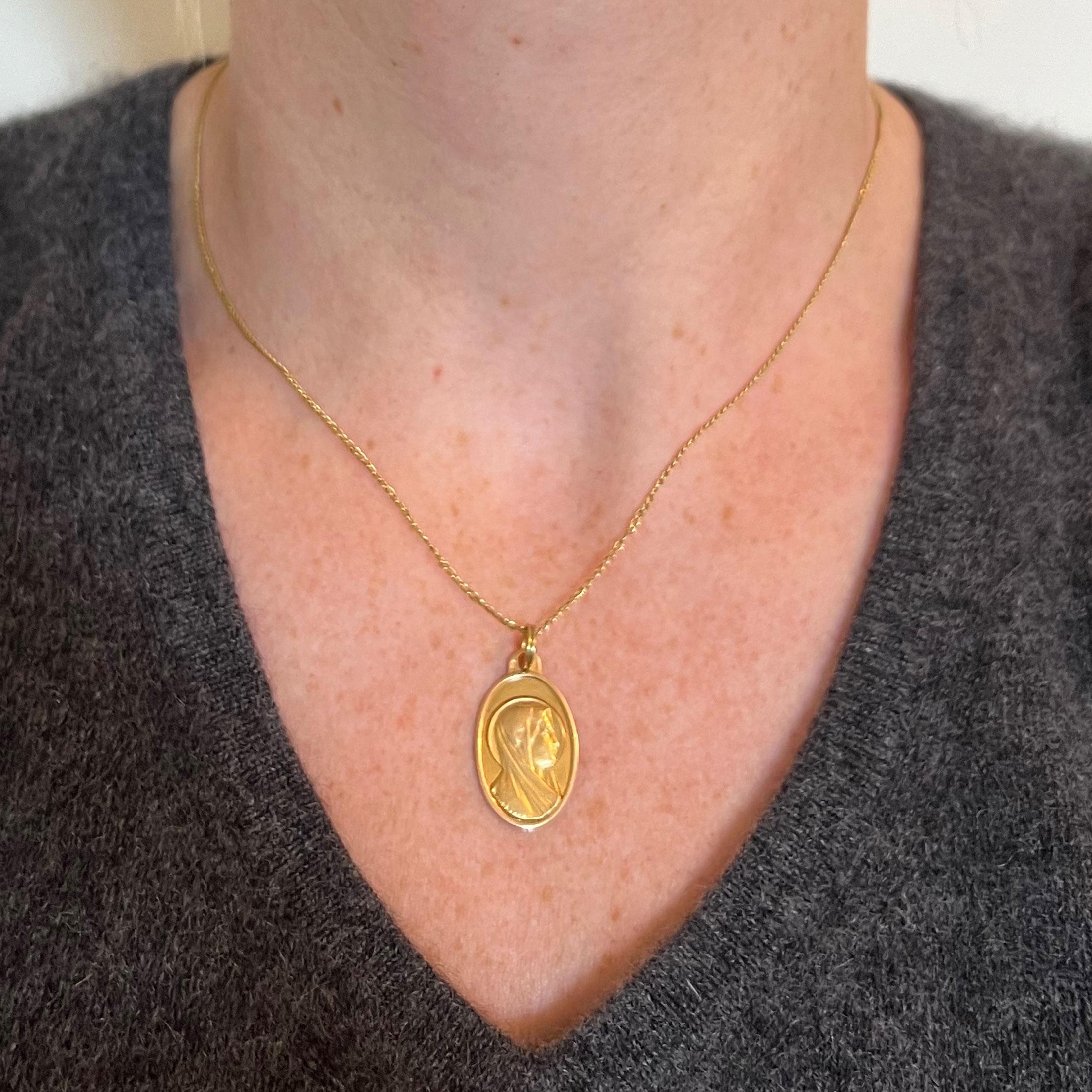 Paul Brandt Pendentif breloque Vierge Marie en or jaune 18 carats français Unisexe en vente