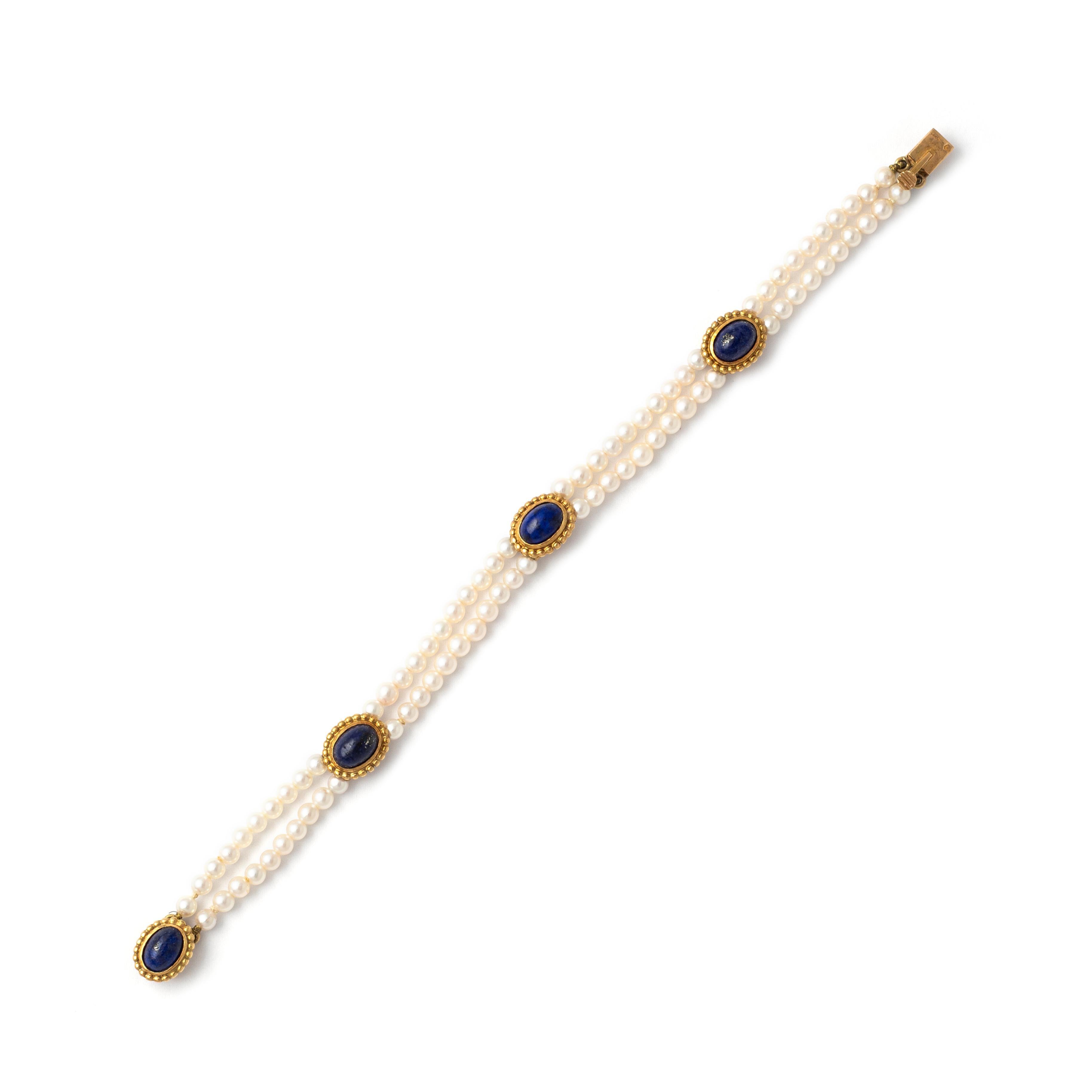 French Vintage Bracelet.
Pearls and Lapis Lazuli cabochon in yellow gold 18K.
French marks.
Late 20th Century.
Total gross weight: 9.02 grams.
Length: approx. 16.50 centimeters.

