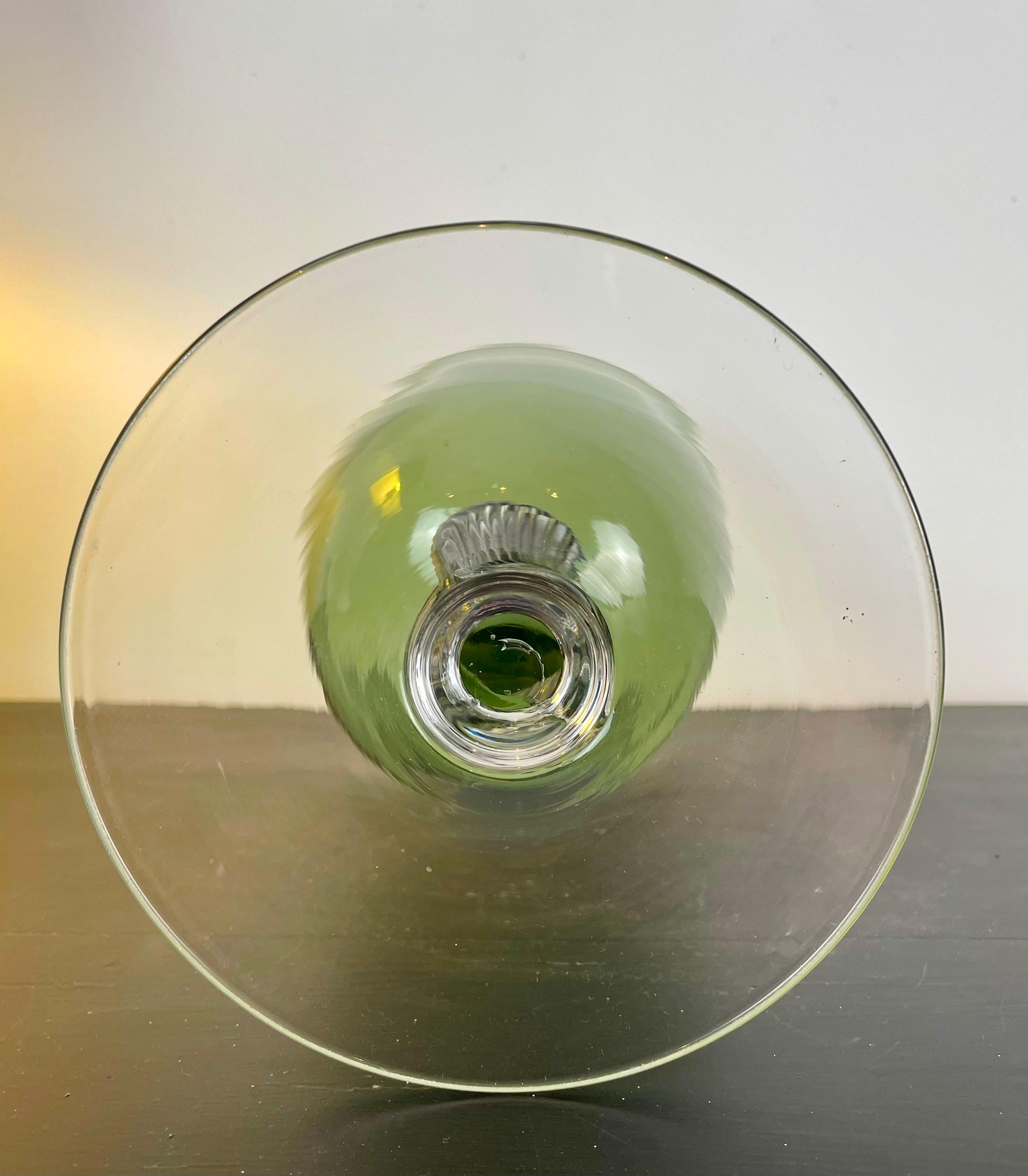 Französisches Glasgefäß mit Sockel – Vase – Tasse – Grün – Vintage 1970er Jahre – Frankreich im Angebot 4