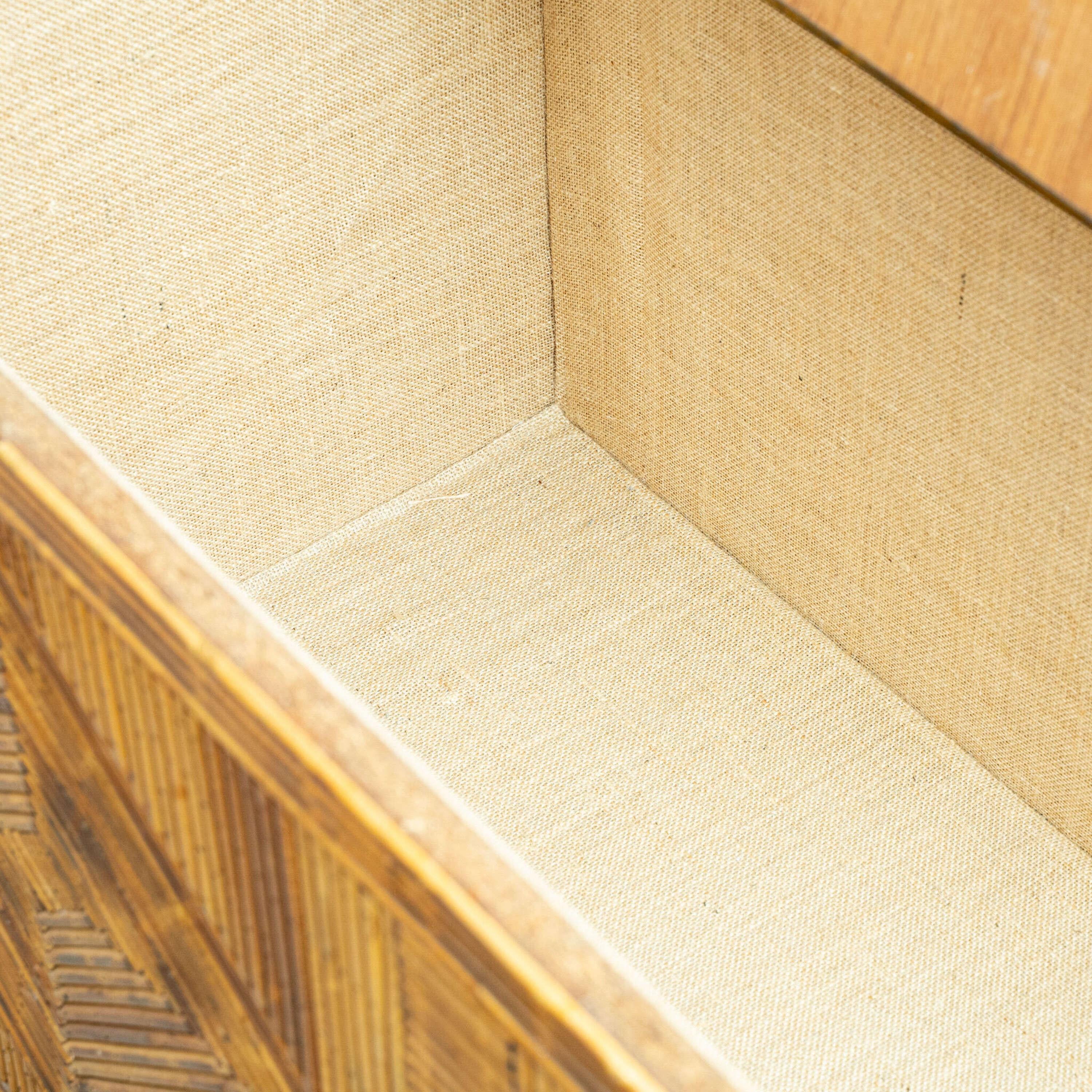 Fatto a mano Cofanetto in bambù con canne a matita francese in vendita