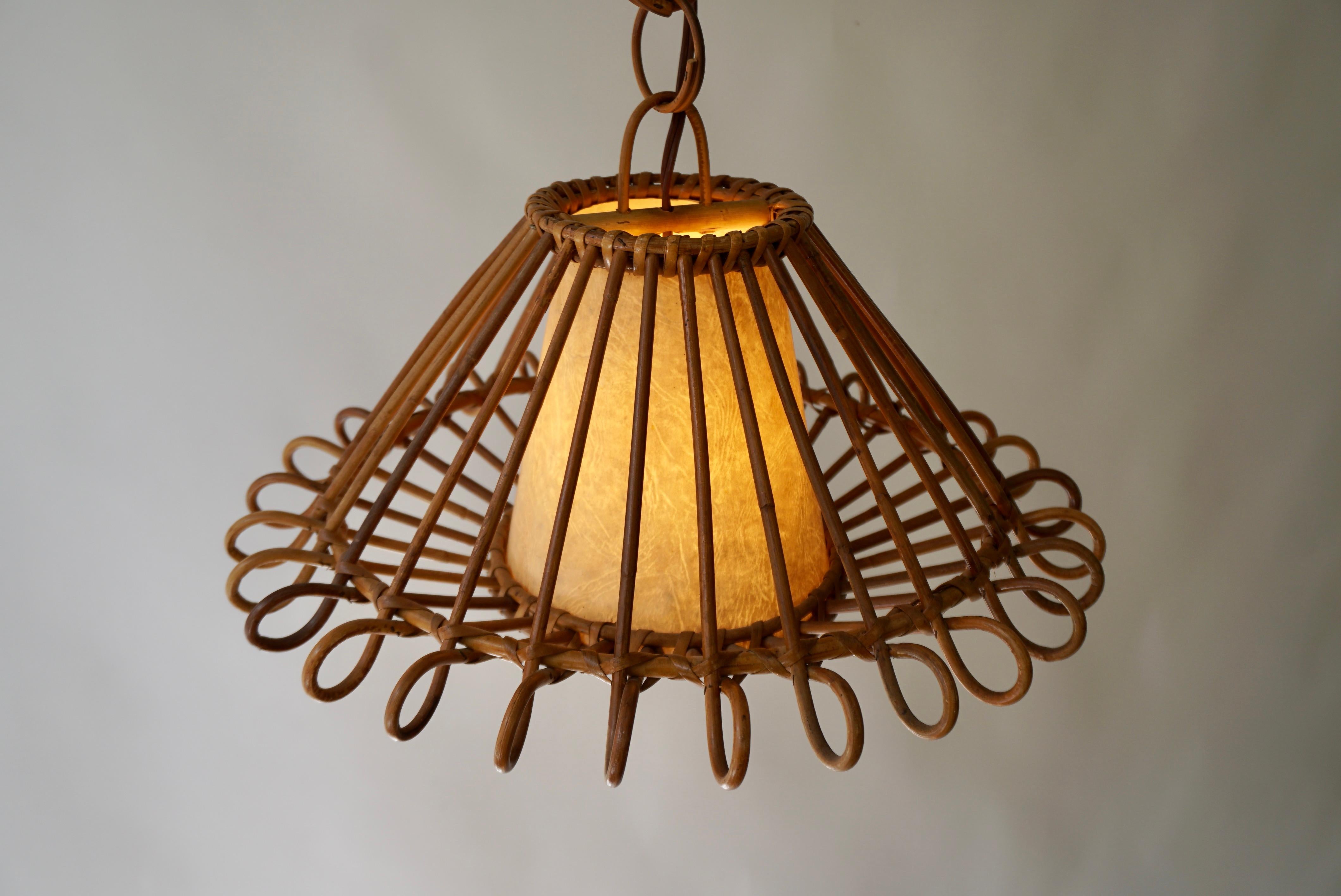 Lampe à suspension ou lanterne française en rotin, années 1950 en vente 6
