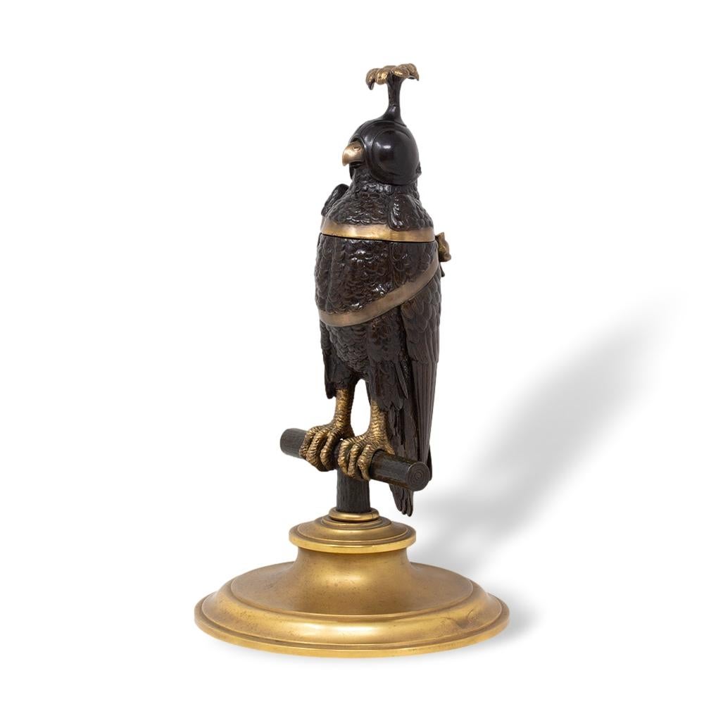 Belle Époque Calamaio francese in bronzo con uccello rapace Falco pellegrino, CIRCA 1880 in vendita
