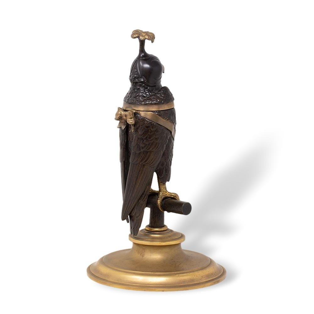 Calamaio francese in bronzo con uccello rapace Falco pellegrino, CIRCA 1880 In condizioni buone in vendita a Newark, England