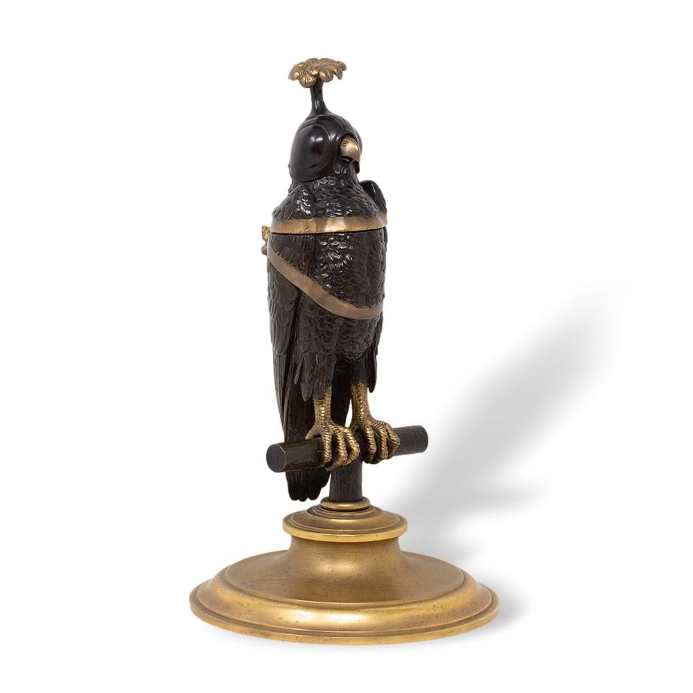 Bronzo Calamaio francese in bronzo con uccello rapace Falco pellegrino, CIRCA 1880 in vendita