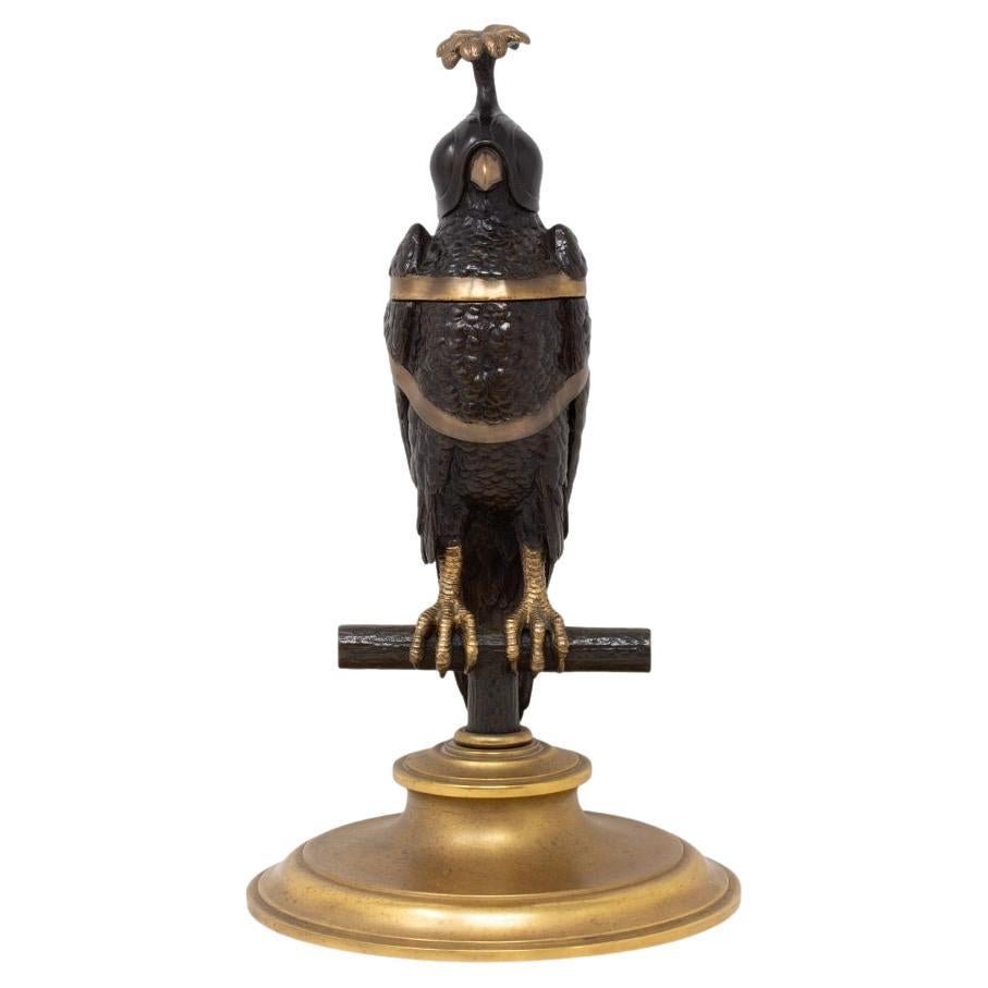 Calamaio francese in bronzo con uccello rapace Falco pellegrino, CIRCA 1880 in vendita