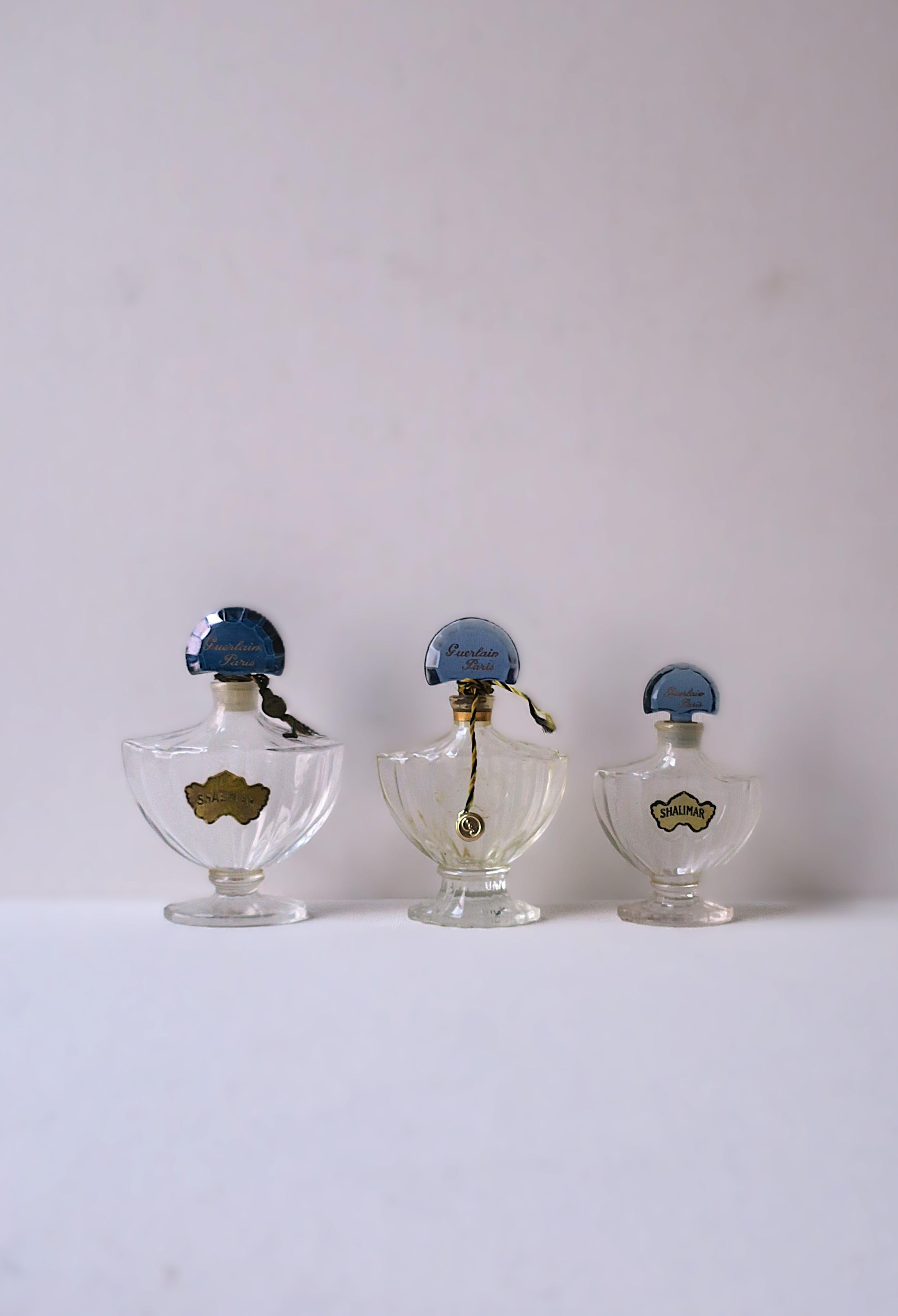 Francese Bottiglie di profumo francese Shalimar Guerlain Paris in vendita
