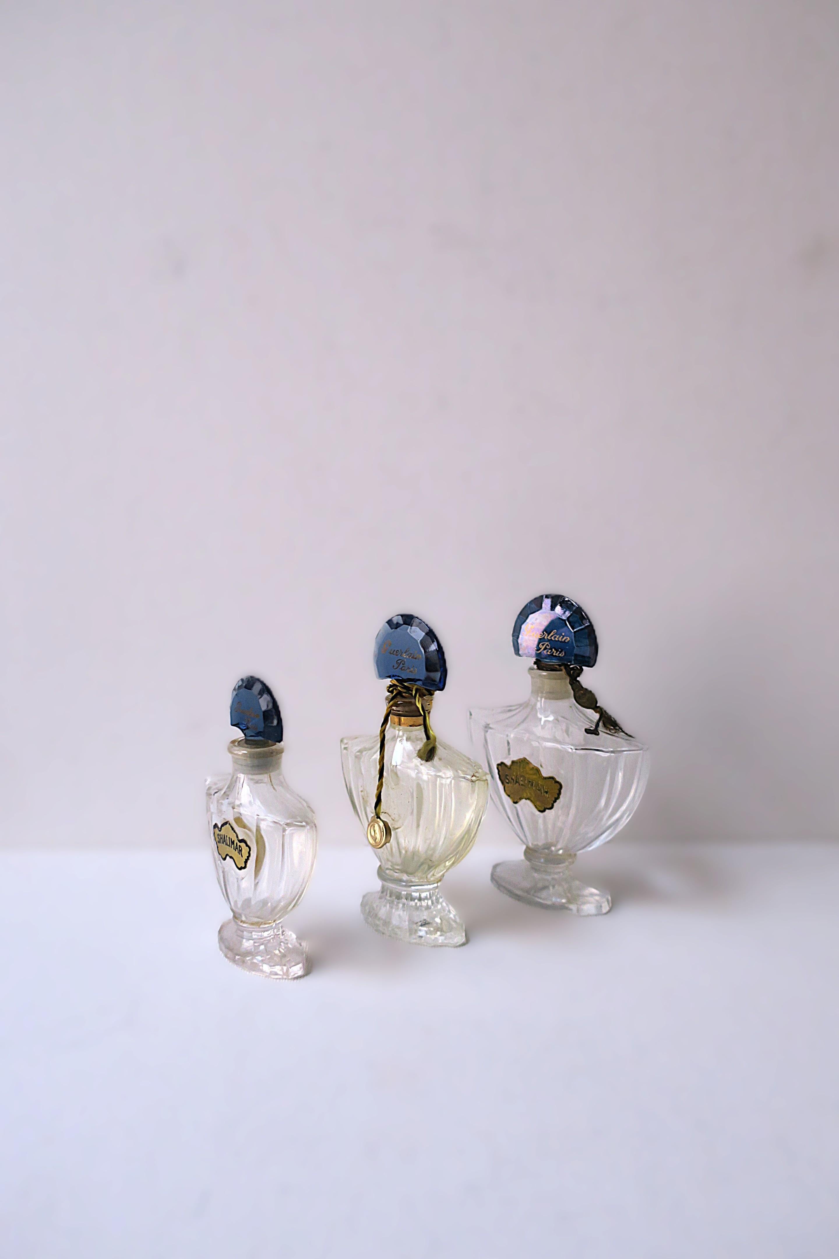 Bottiglie di profumo francese Shalimar Guerlain Paris In condizioni buone in vendita a New York, NY