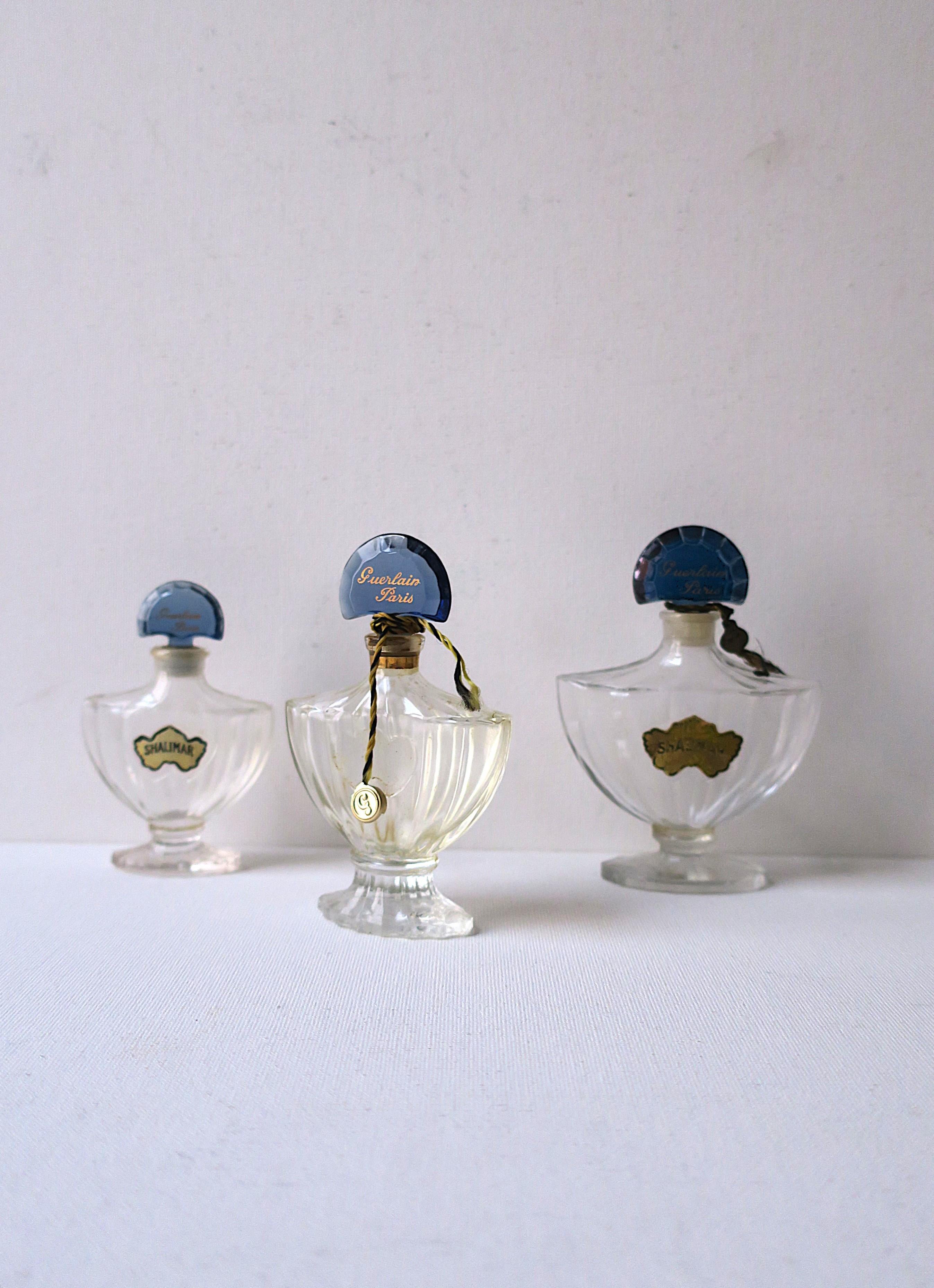 XX secolo Bottiglie di profumo francese Shalimar Guerlain Paris in vendita
