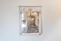 Specchio Trumeau del periodo Directoire francese con vernice invecchiata, fine del XVIII secolo